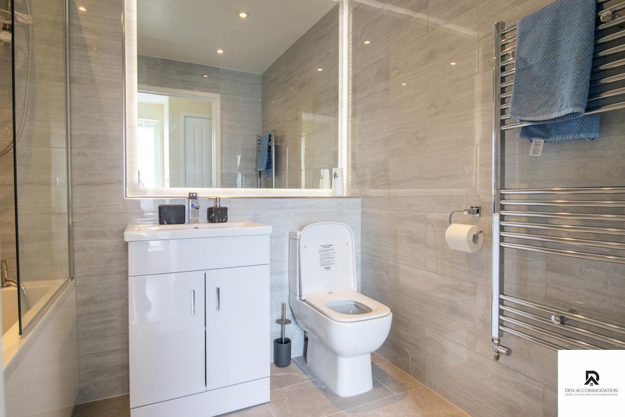 Holiday home Newly Launched Two Bedroom House By Den Short Lets & Serviced With Garden *