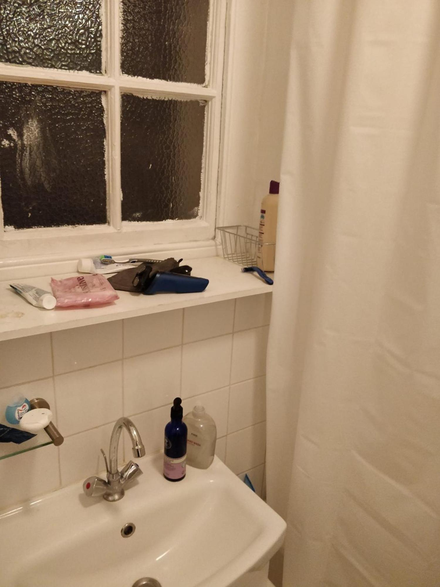Rum i privatbostad Cozy In A 3-bed Flat! London