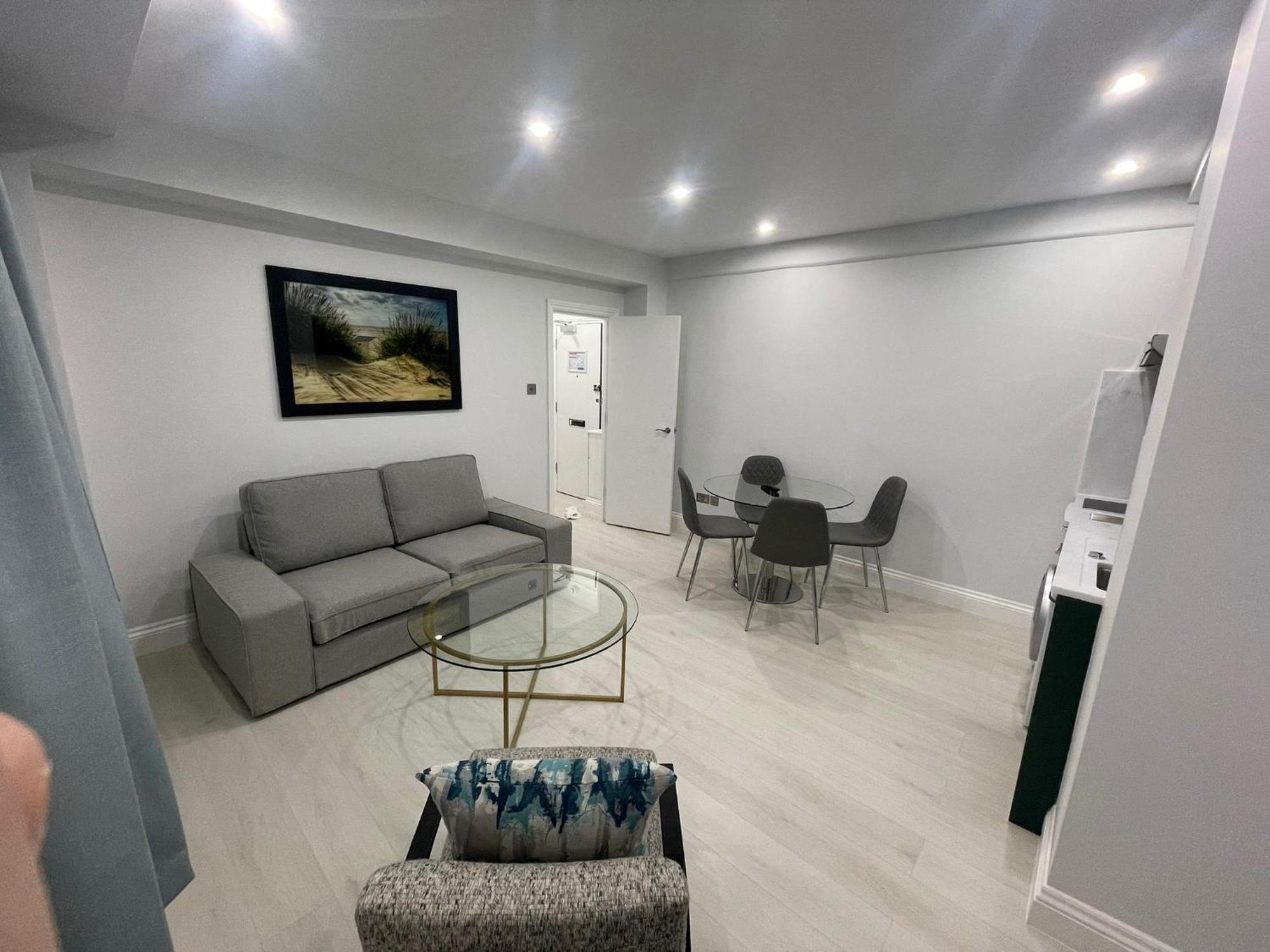Chelsea Cloisters Serviced * London