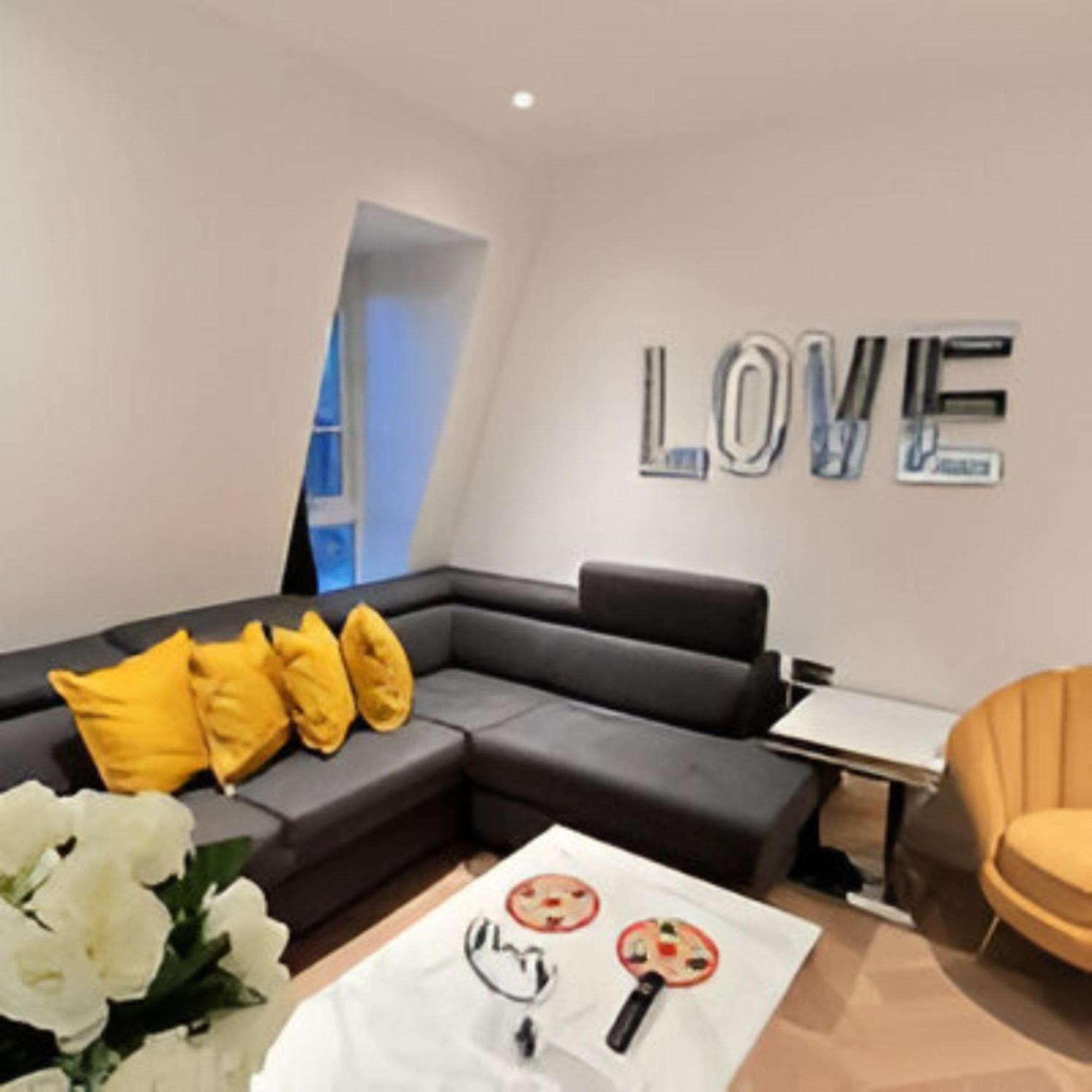 Reserve Amazing 2-bedroom Penthouse In Marble Arch 74 Lägenhet