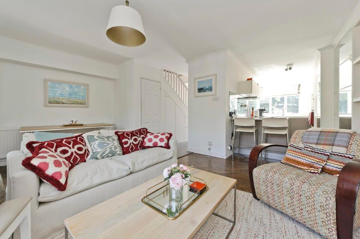 Elegant 3 Bed Flat Earls Court Leilighet London
