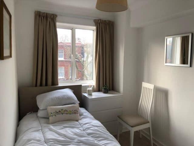 Elegant 3 Bed Flat Earls Court Leilighet