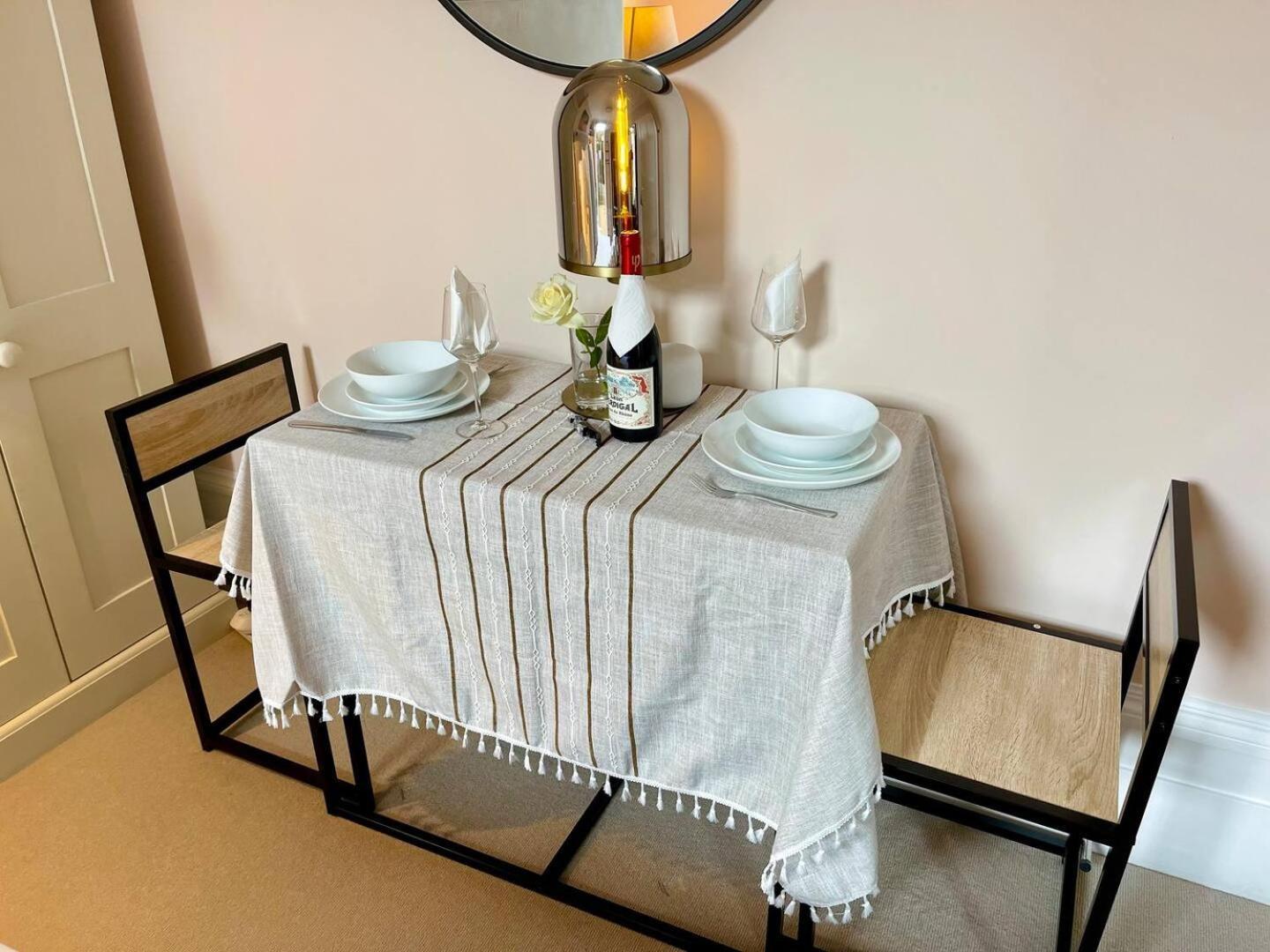 Luxury King-bed Ensuite With Quiet Private Patio Holiday home London