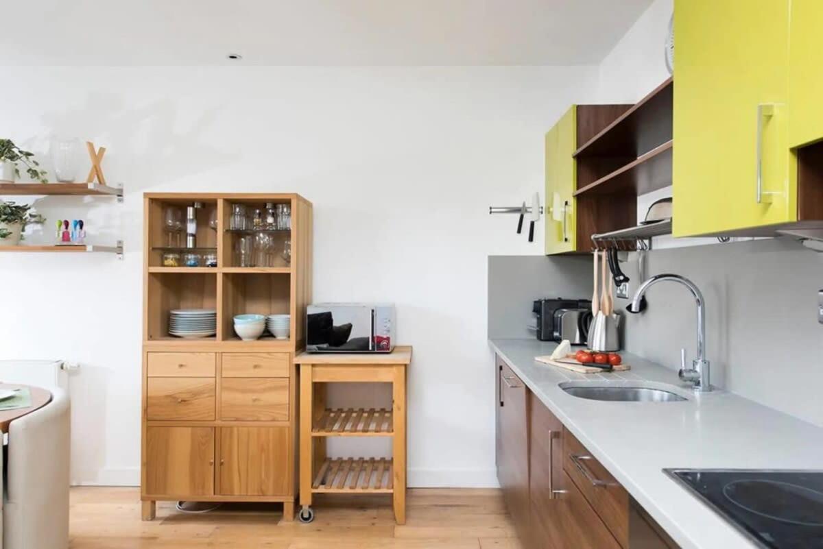 Apartment Modern 2 Bed W Balcony In *