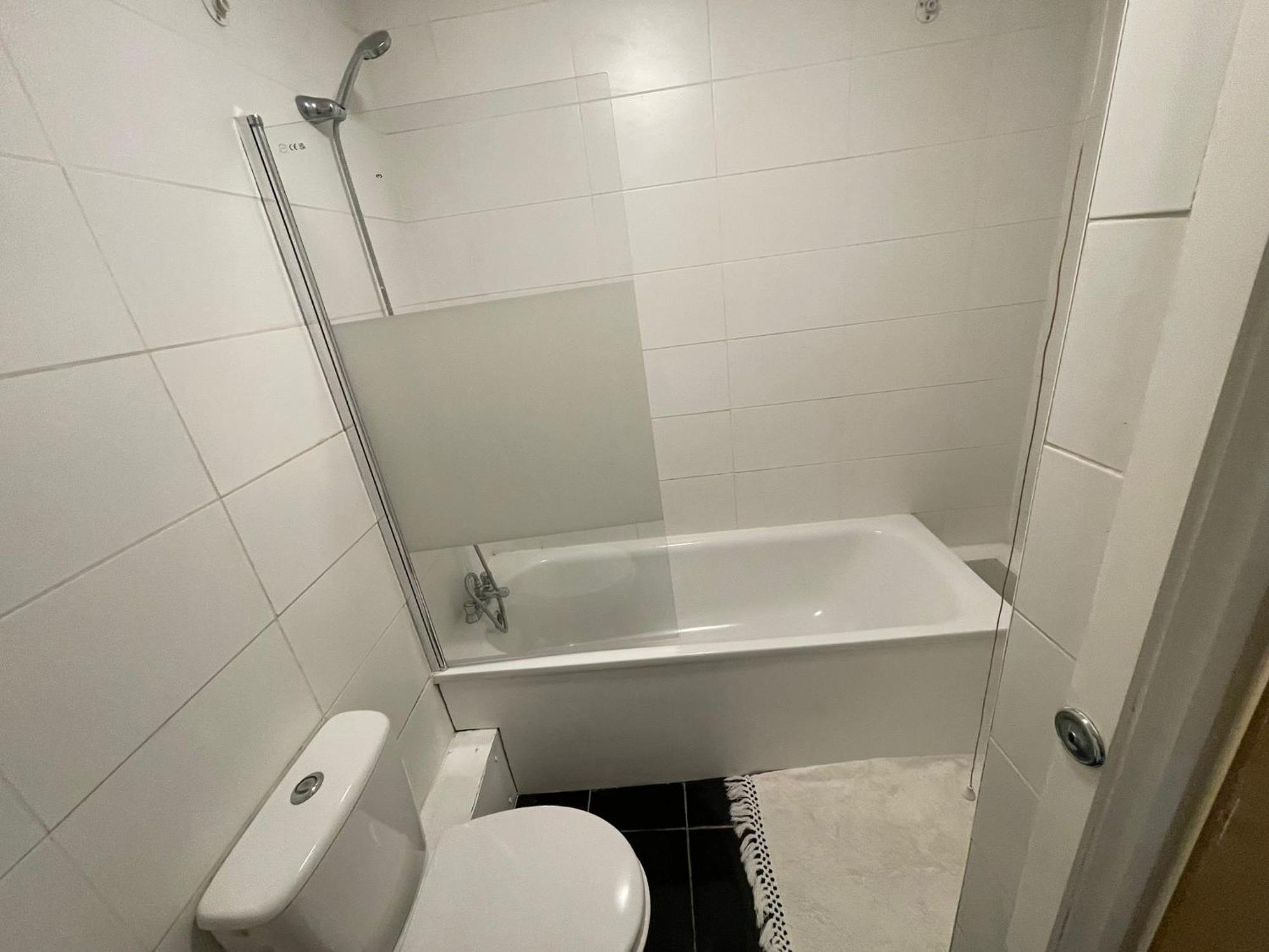 The Big 3 Bedroom House 2 Bathrooms * Londra