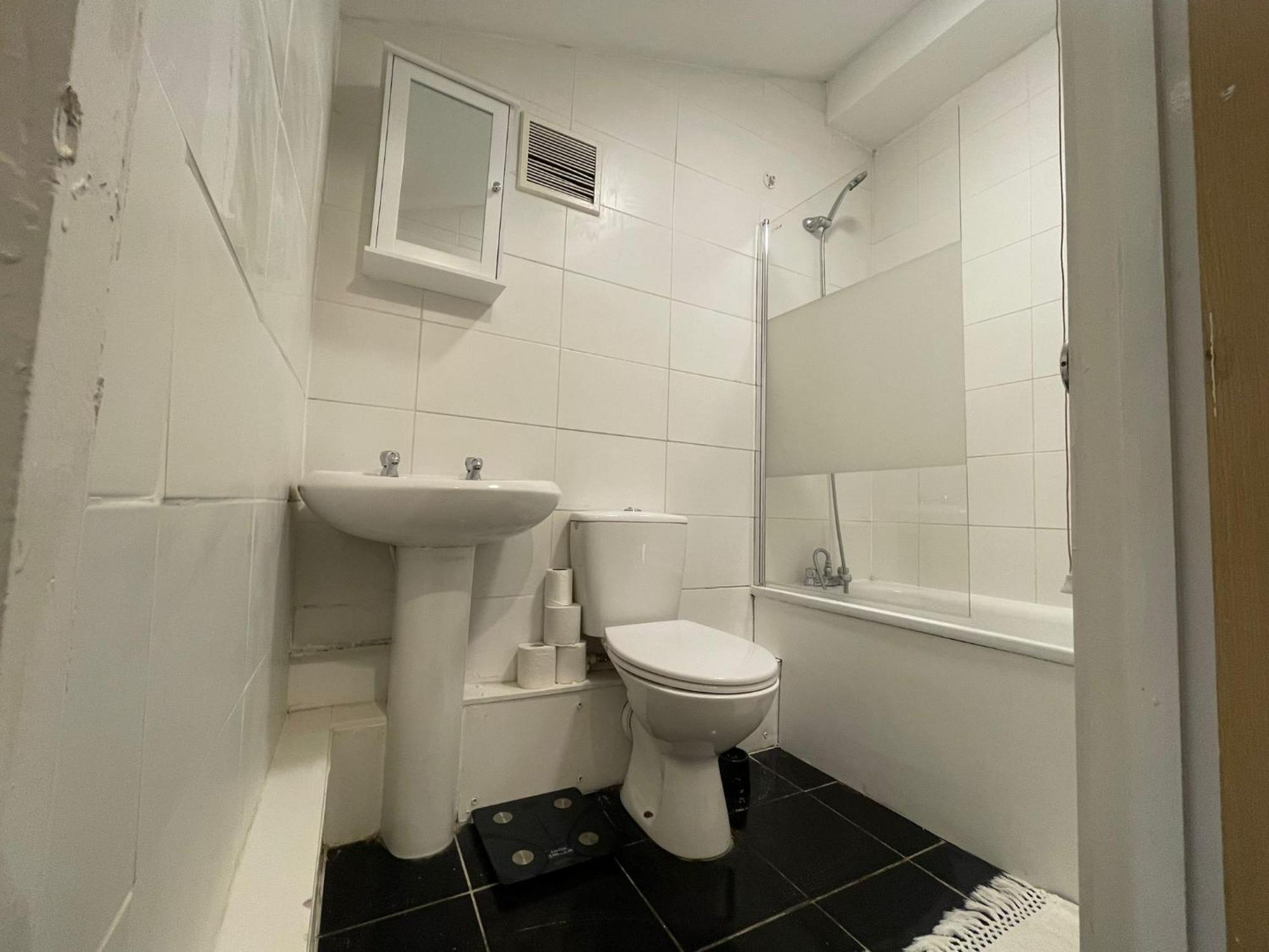The Big 3 Bedroom House 2 Bathrooms * Londra