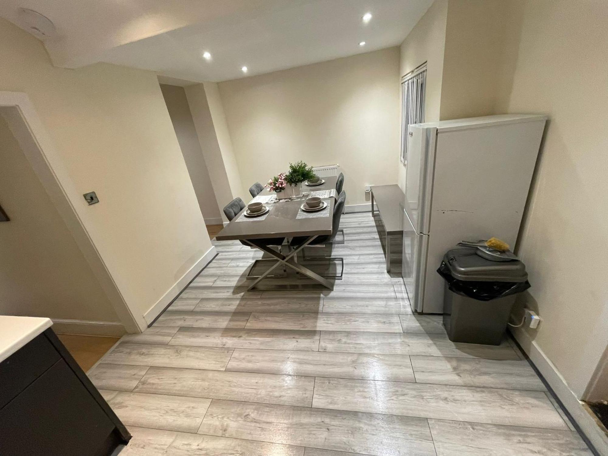 The Big 3 Bedroom House 2 Bathrooms Appartamento Londra