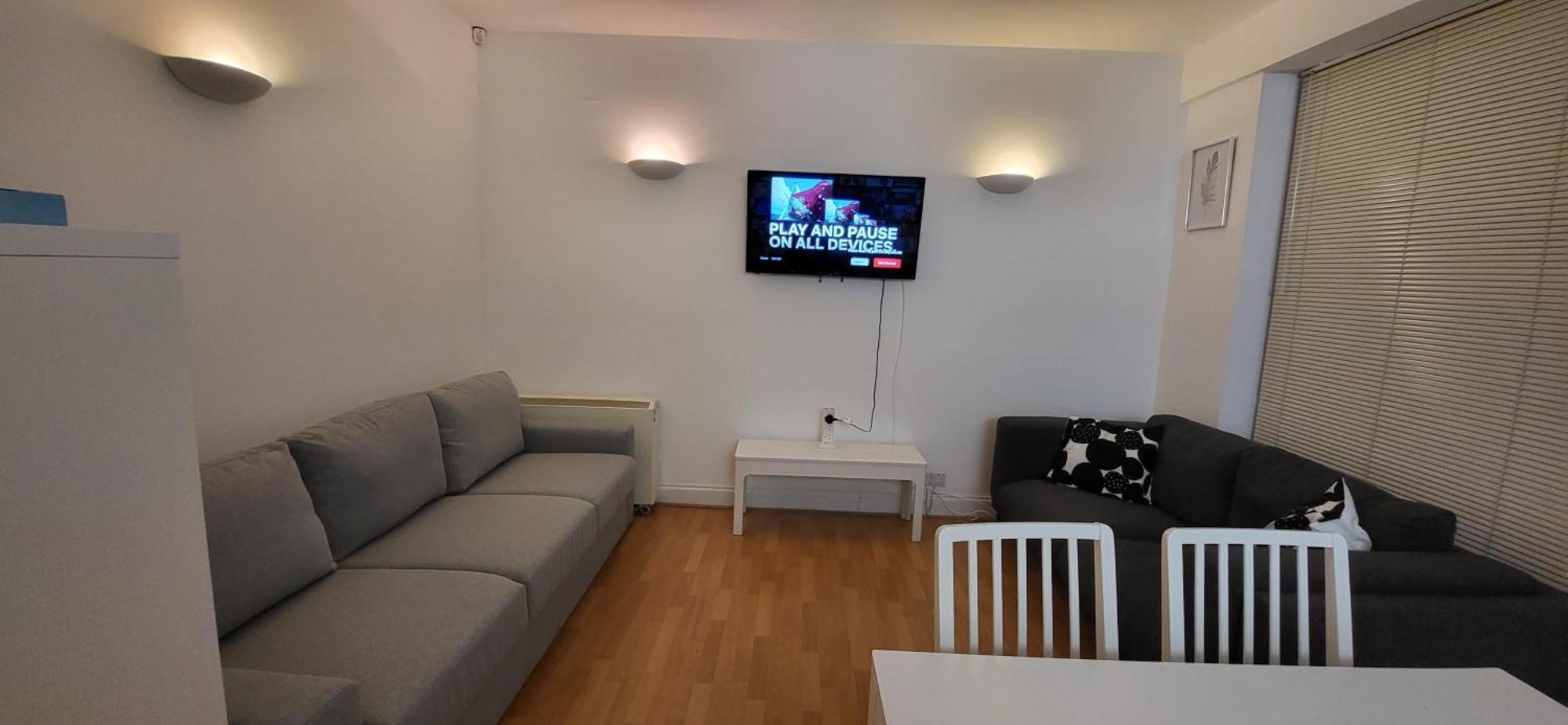 1 Bed, G-floor Close To O2, Excel And Airport *