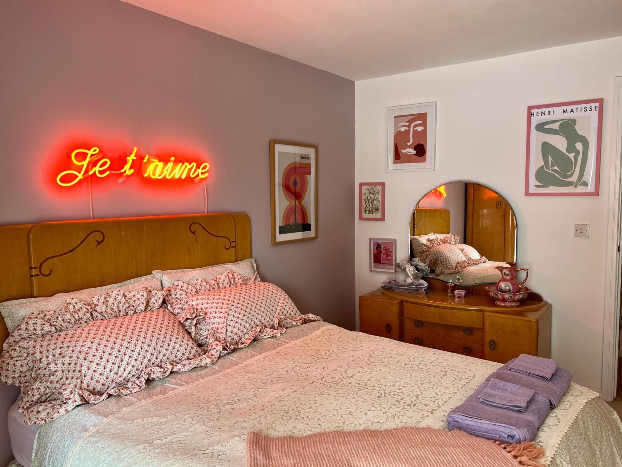 Artistic Apartment *