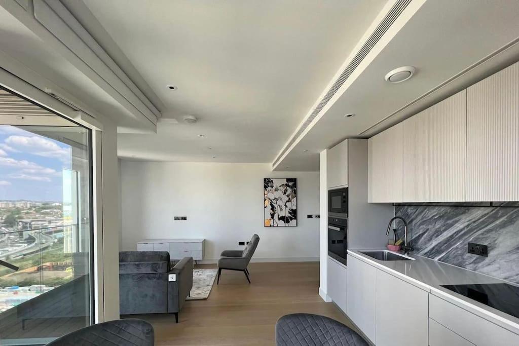 Luxury 2 Bed 2 Bath Modern Flat In White Londen