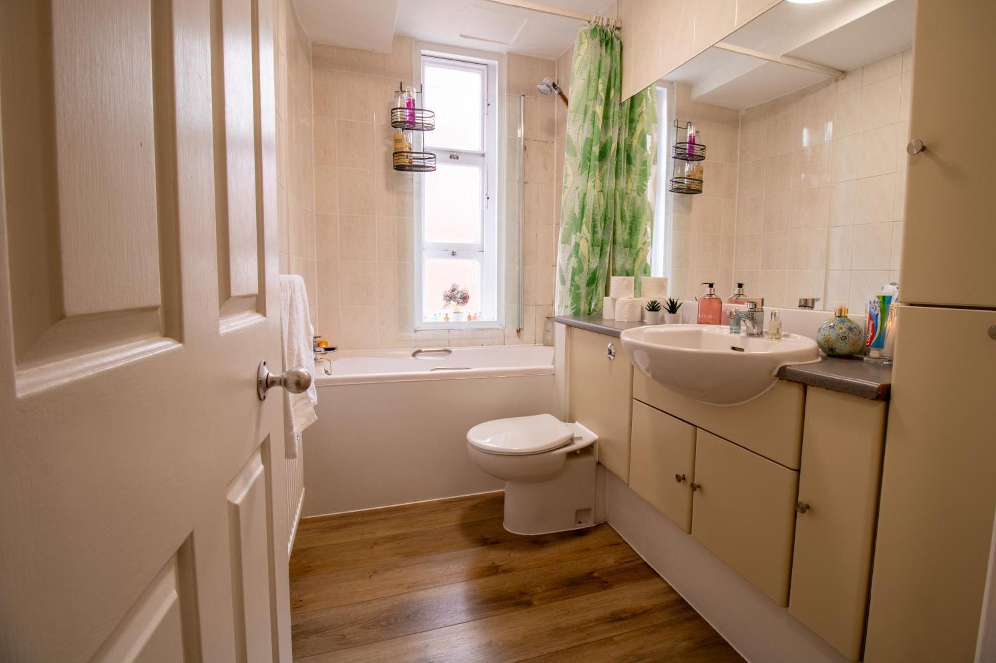 Cosy 2-bedroom In Mayfair 8cb - 4th Floor No Elevator Leilighet *