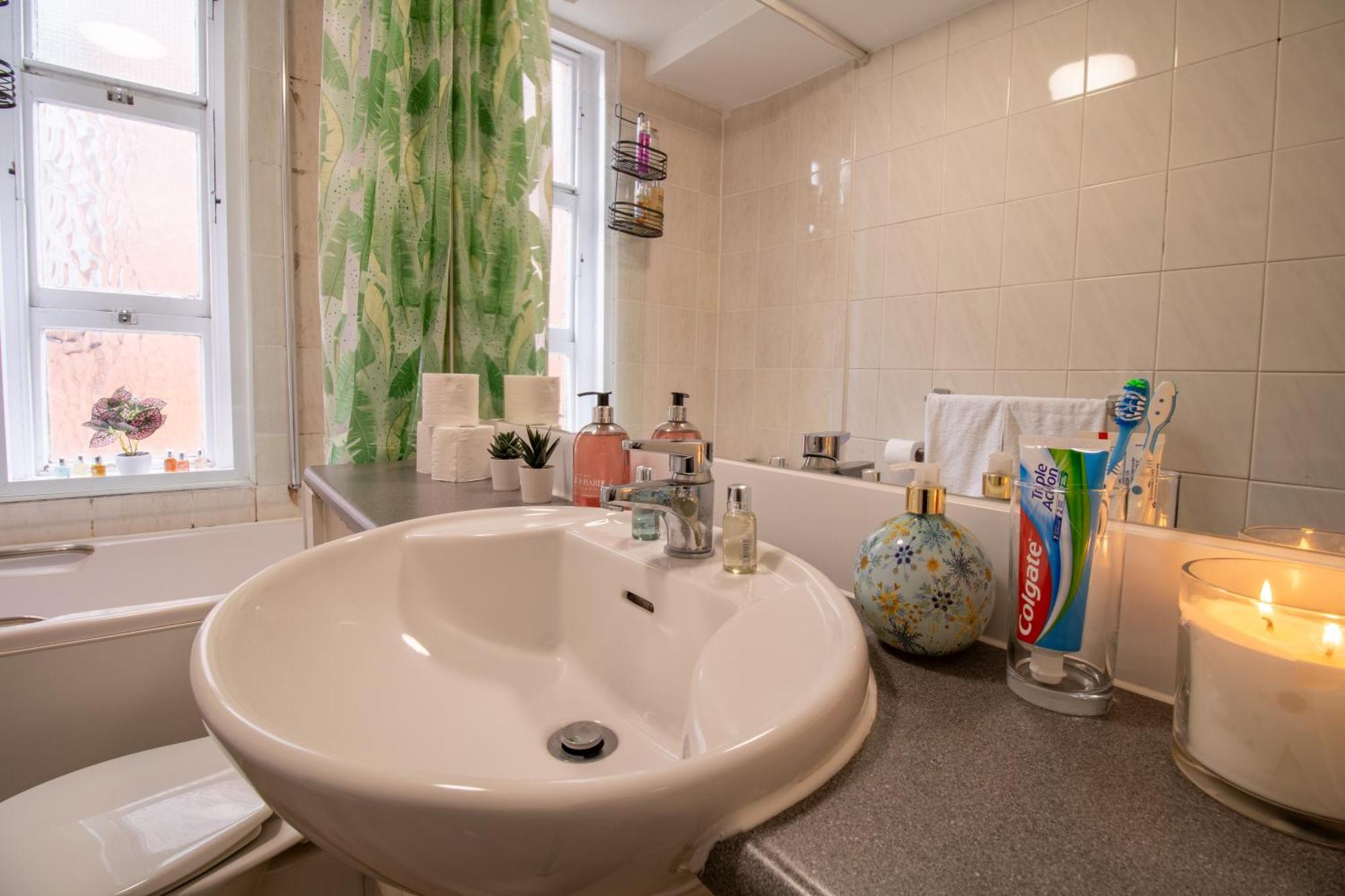Cosy 2-bedroom In Mayfair 8cb - 4th Floor No Elevator * London