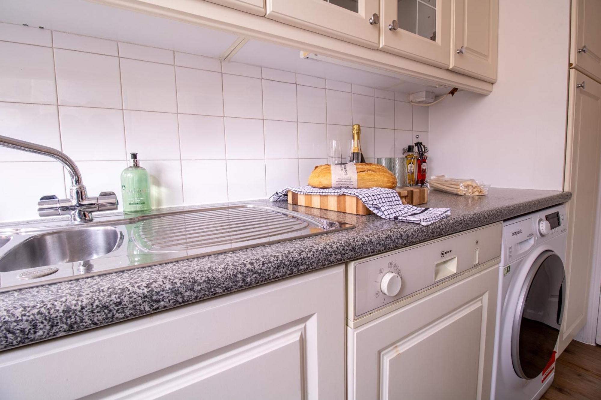 Cosy 2-bedroom In Mayfair 8cb - 4th Floor No Elevator Leilighet London