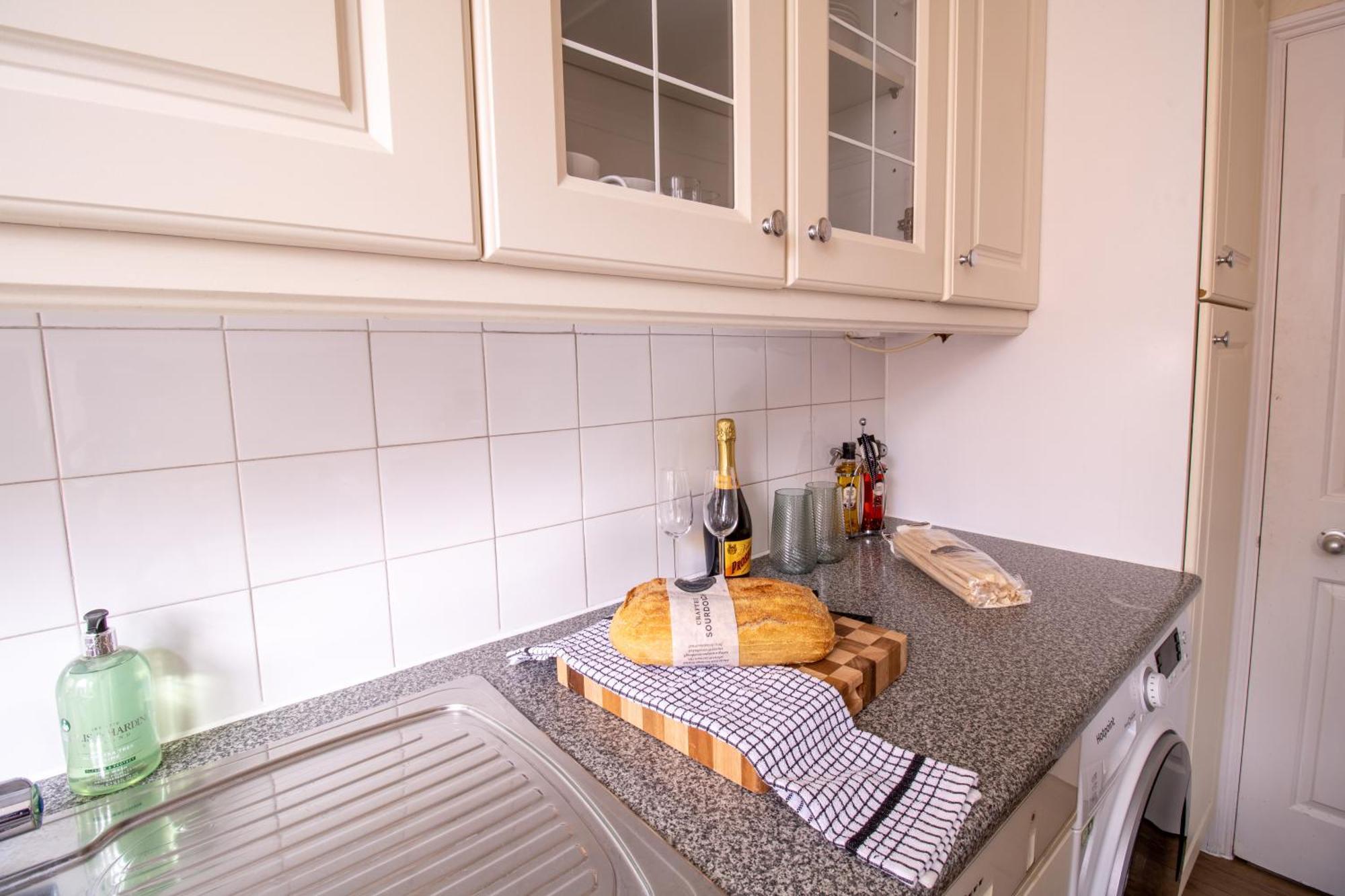 Leilighet Cosy 2-bedroom In Mayfair 8cb - 4th Floor No Elevator London