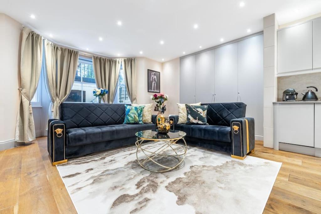 Lejlighed 2 Bed / 2 Bath Versace In Knightsbridge London
