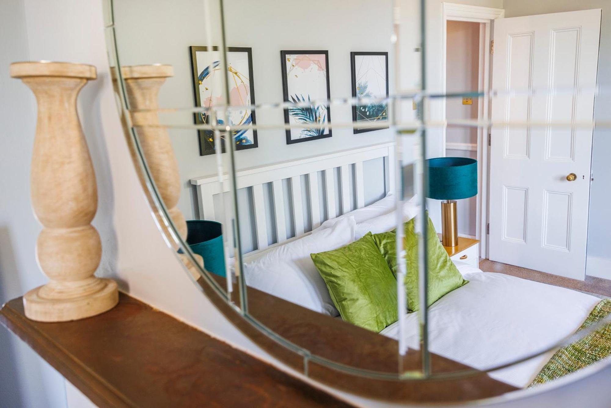 Holiday home 6 Bedroom House By Av Acton Sleeps 11 Free Parking London