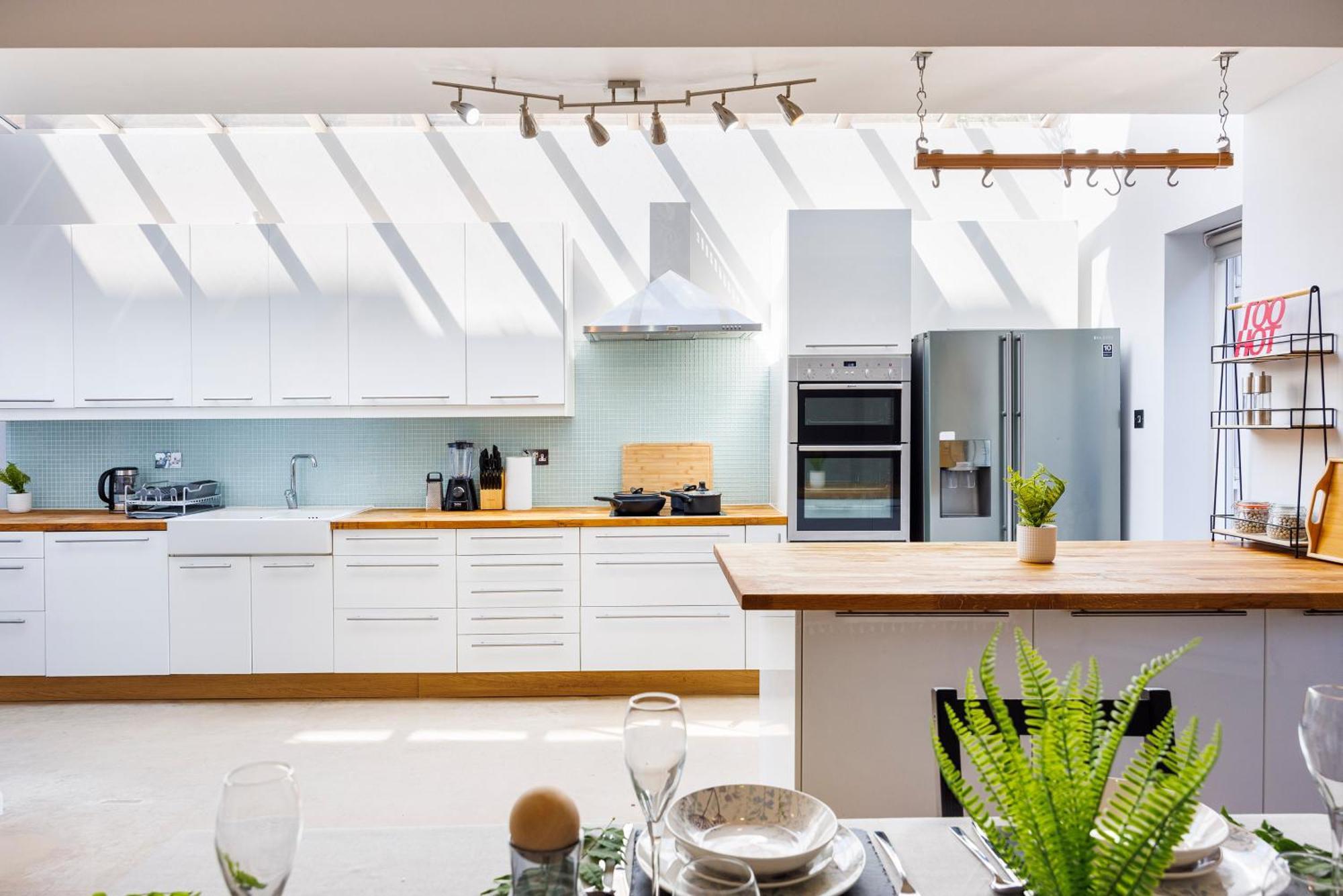 Holiday home 6 Bedroom House By Av Acton Sleeps 11 Free Parking London