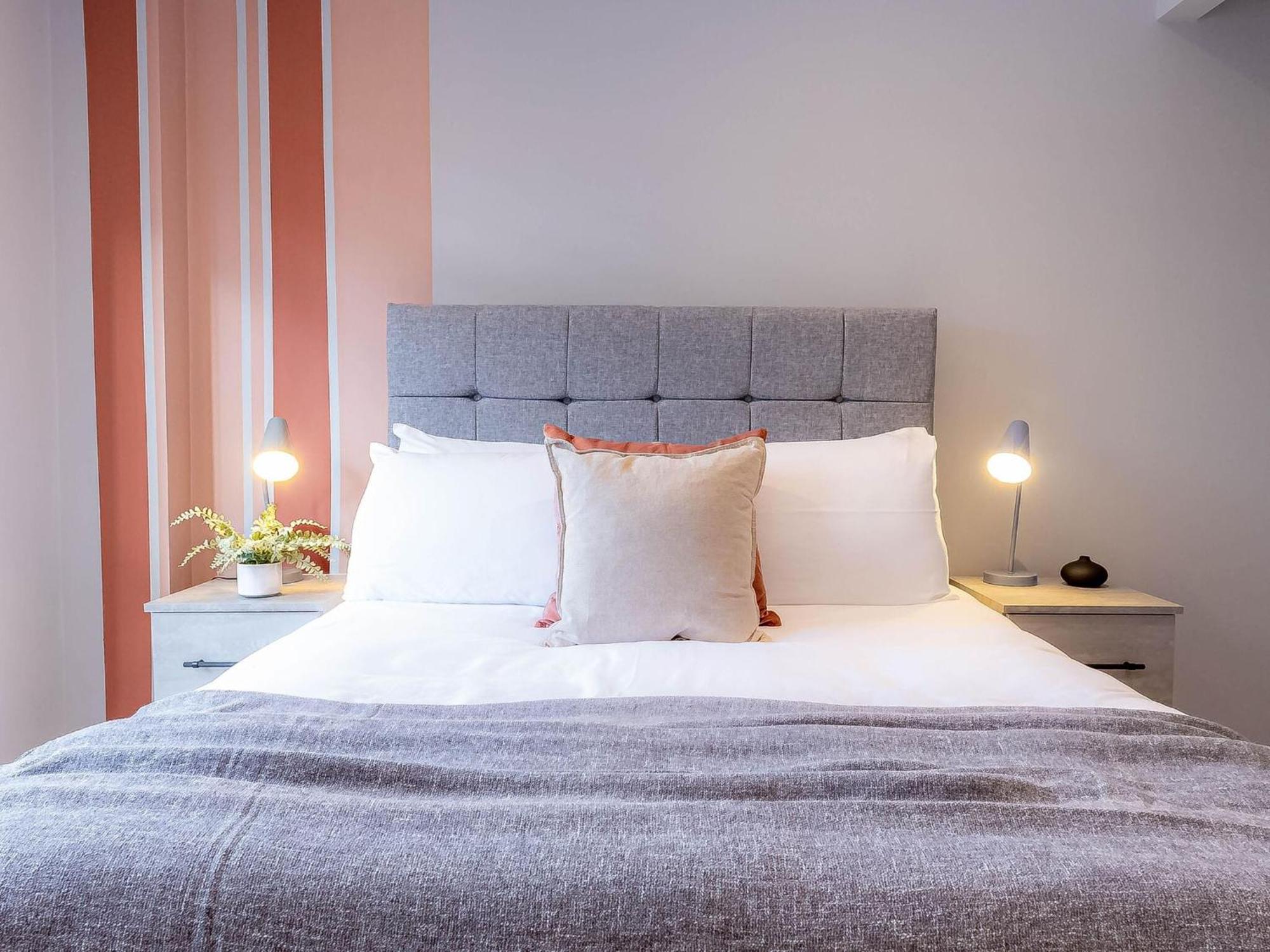 Luxurious Hackney Near Train Station Feriehus London