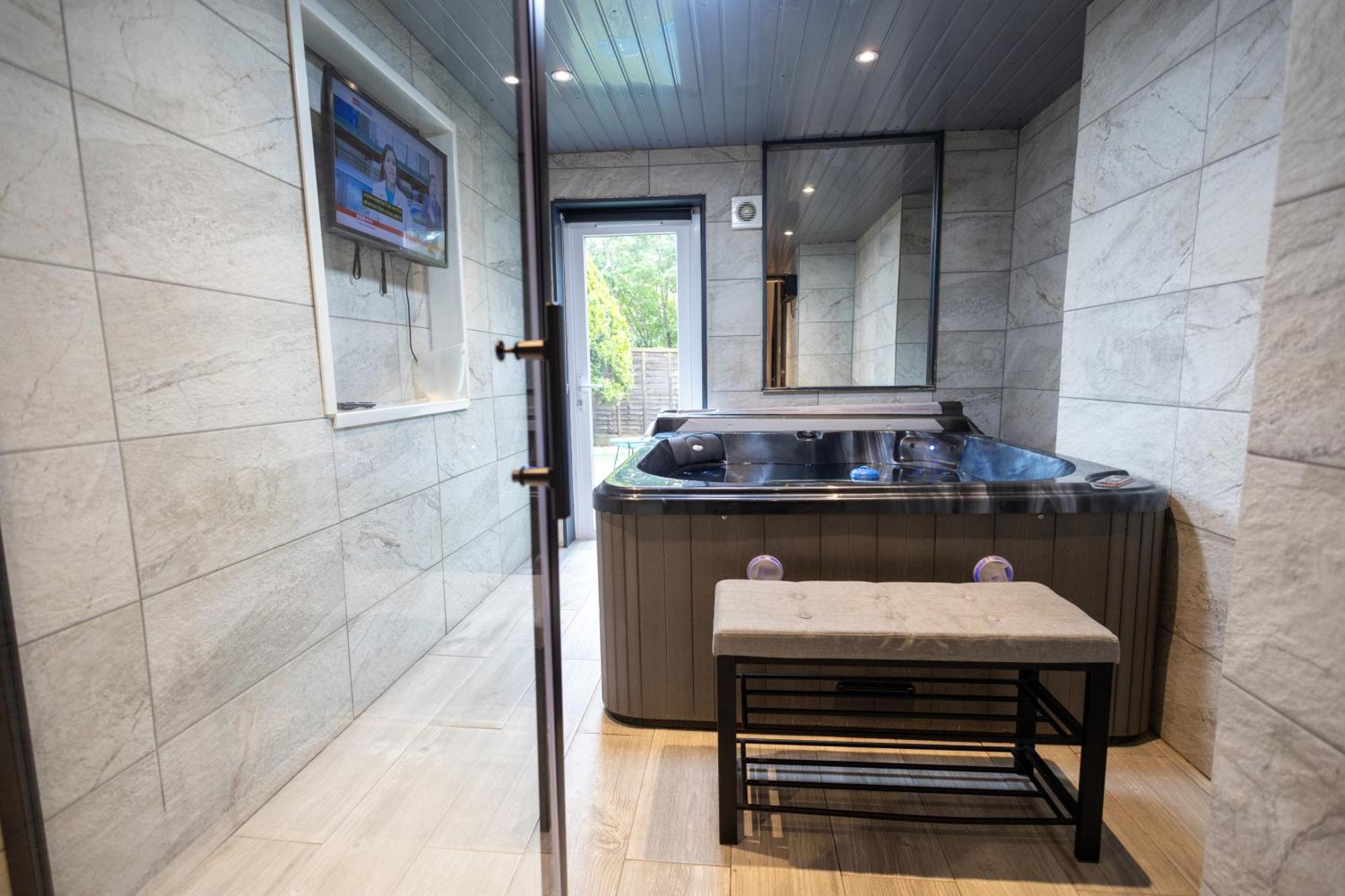 London, Jacuzzi 1 Bedroom *