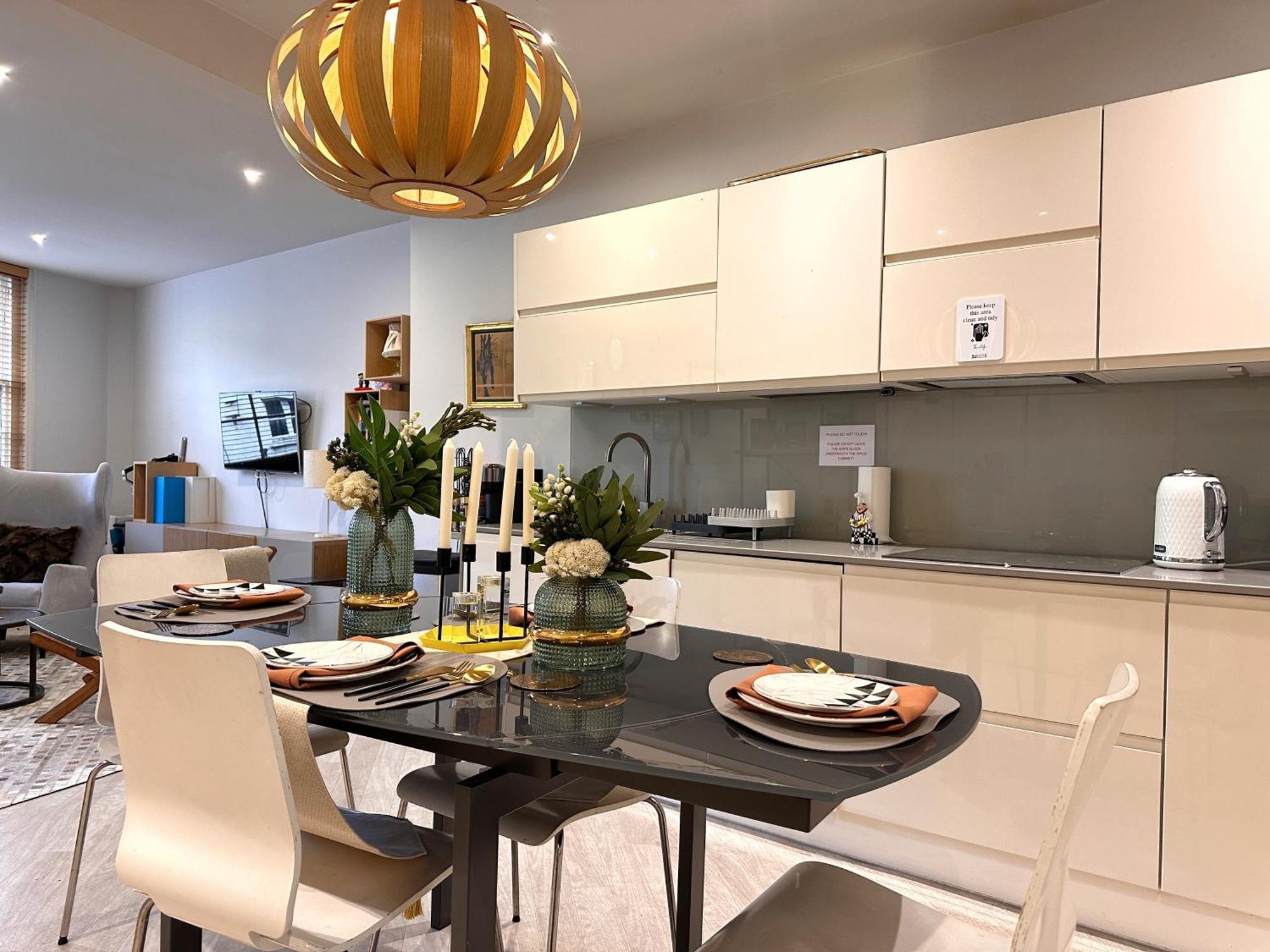 Modern Design 3brs 2f House Close To Victoria Villaer London