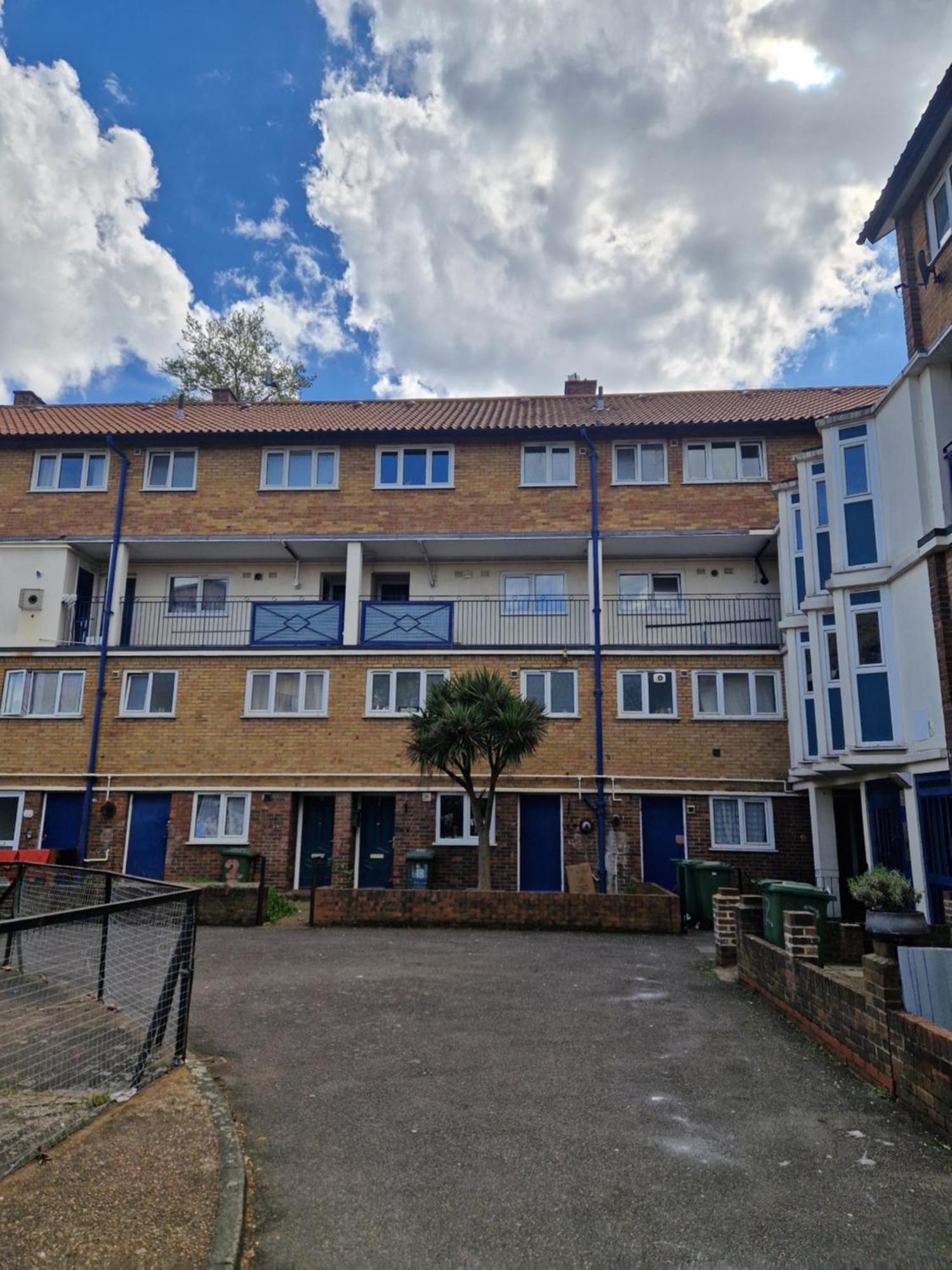 2 Bed-sleeps5-free Parking-10 Min Walk Underground Lejlighed