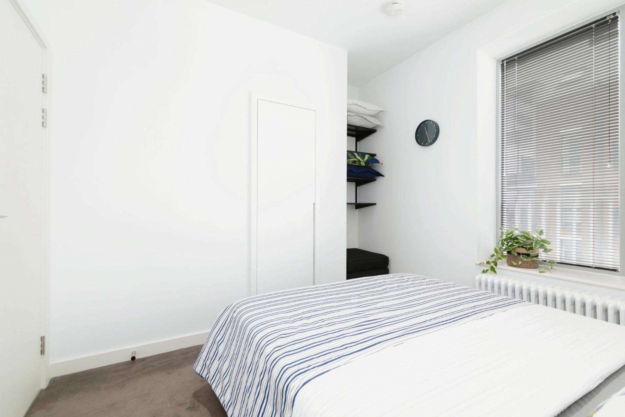 Chic 2 Bedroom Flat With Balcony Londen