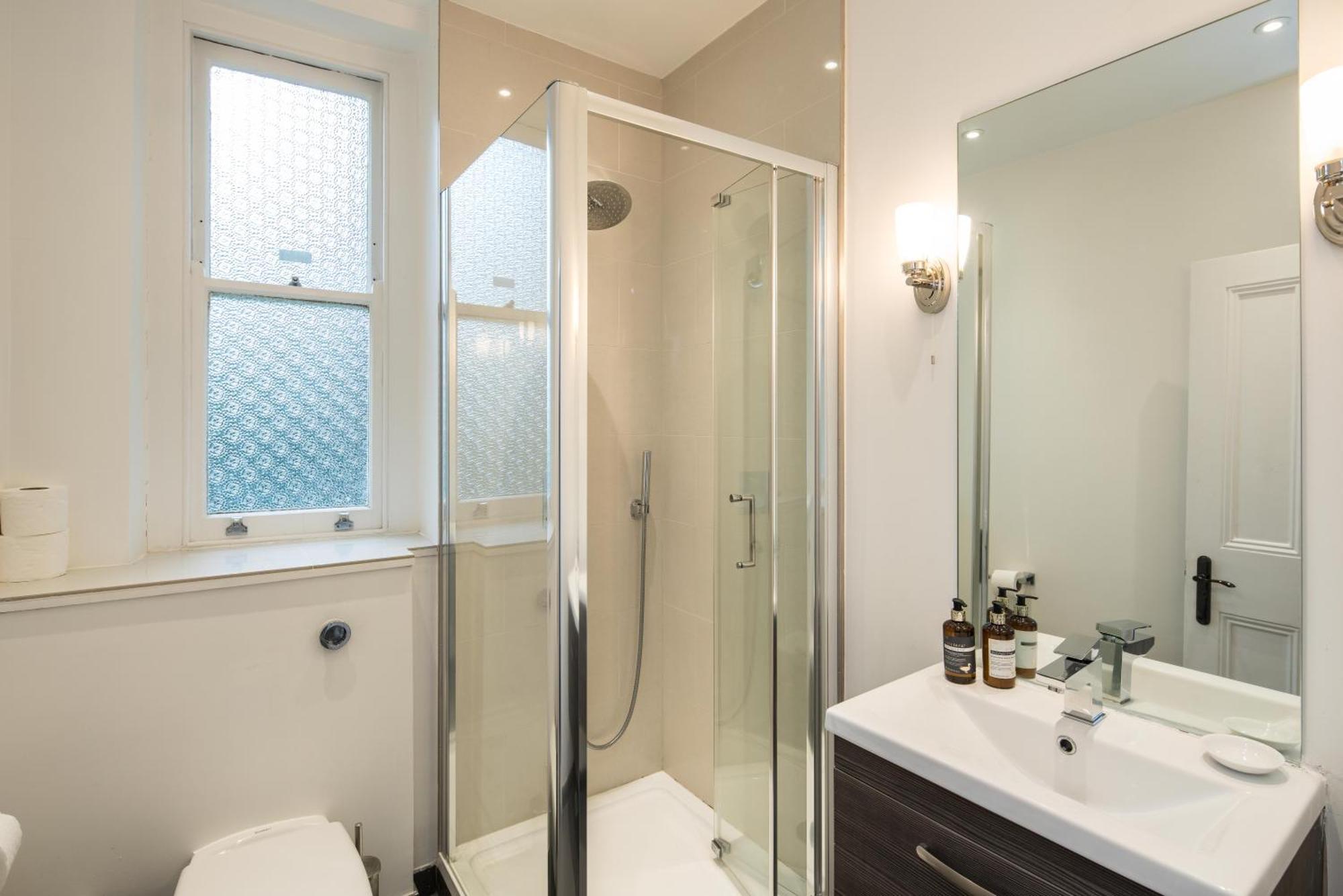 Wk Luxury4bedrooms-kensington-olympia-cinemaroom Apartment London