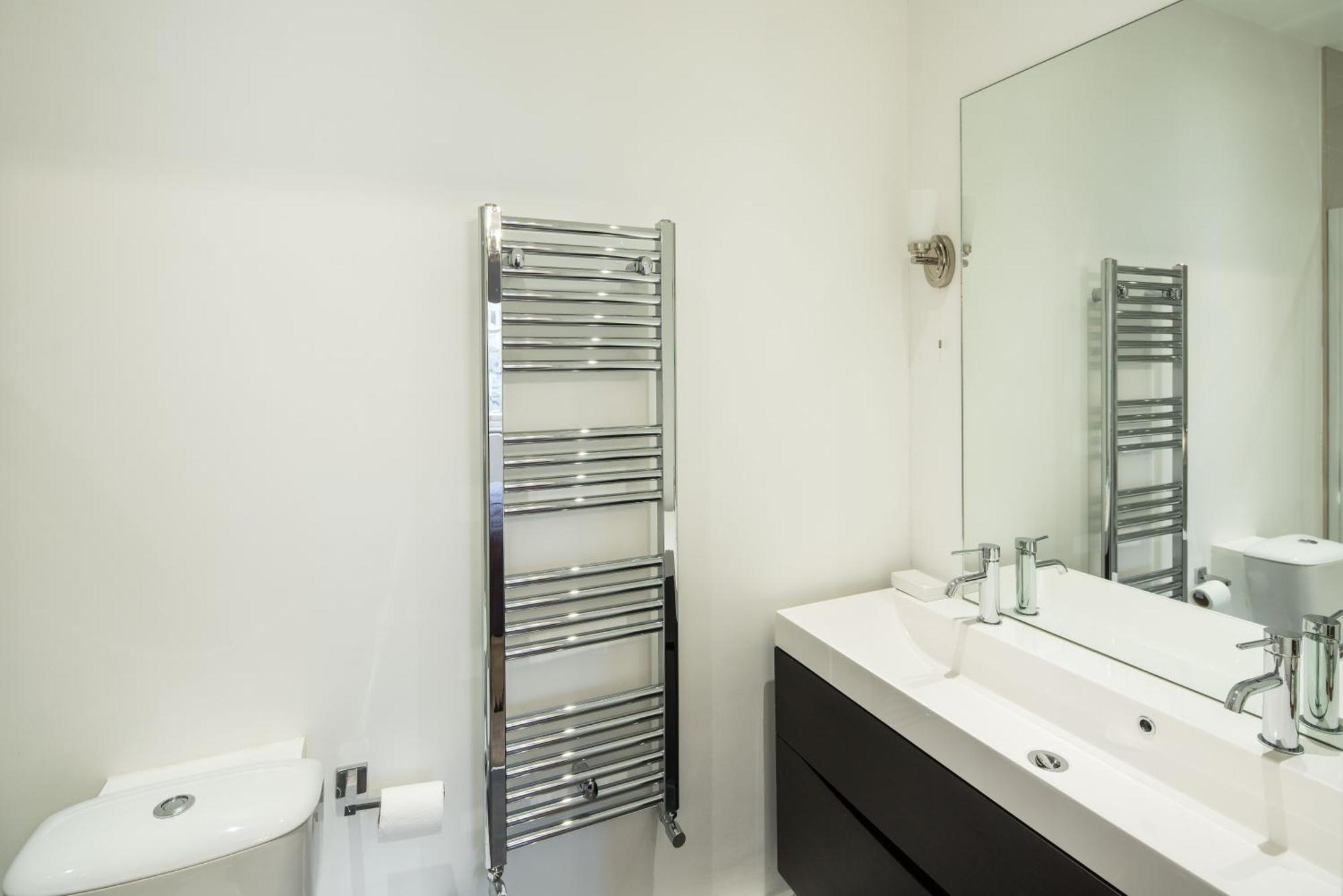 Wk Luxury4bedrooms-kensington-olympia-cinemaroom London