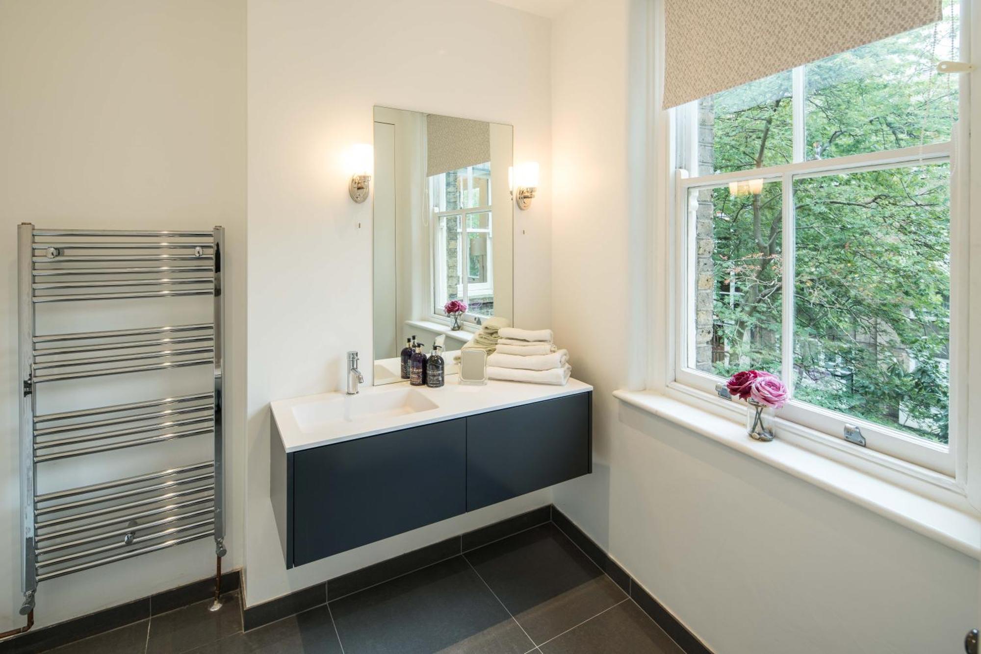 Wk Luxury4bedrooms-kensington-olympia-cinemaroom London
