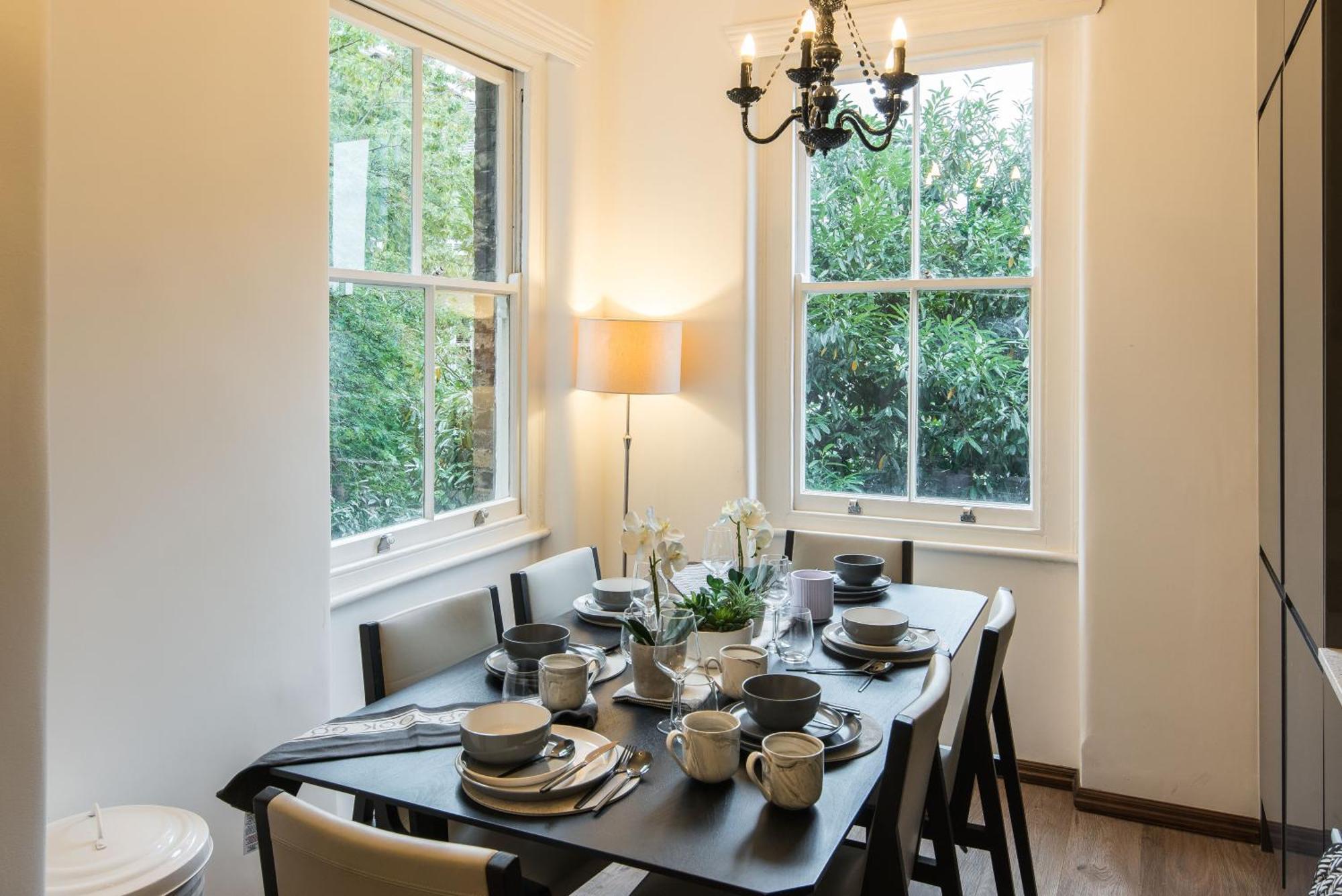 Wk Luxury4bedrooms-kensington-olympia-cinemaroom London