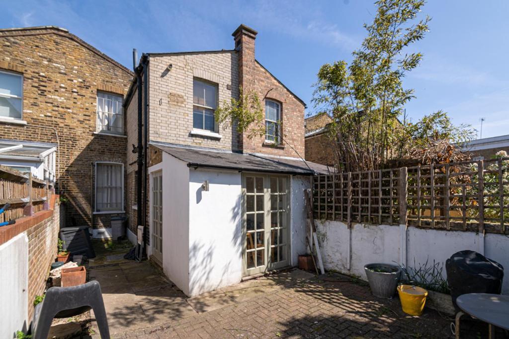 Gjestgiverier Cozy House With Character & Garden. London