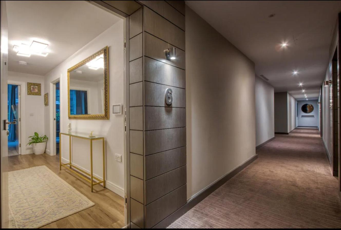 Chelsea Chic: An Upscale And Modern Flat Apartment *