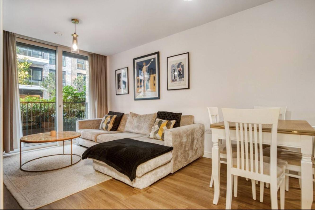 Chelsea Chic: An Upscale And Modern Flat Apartment