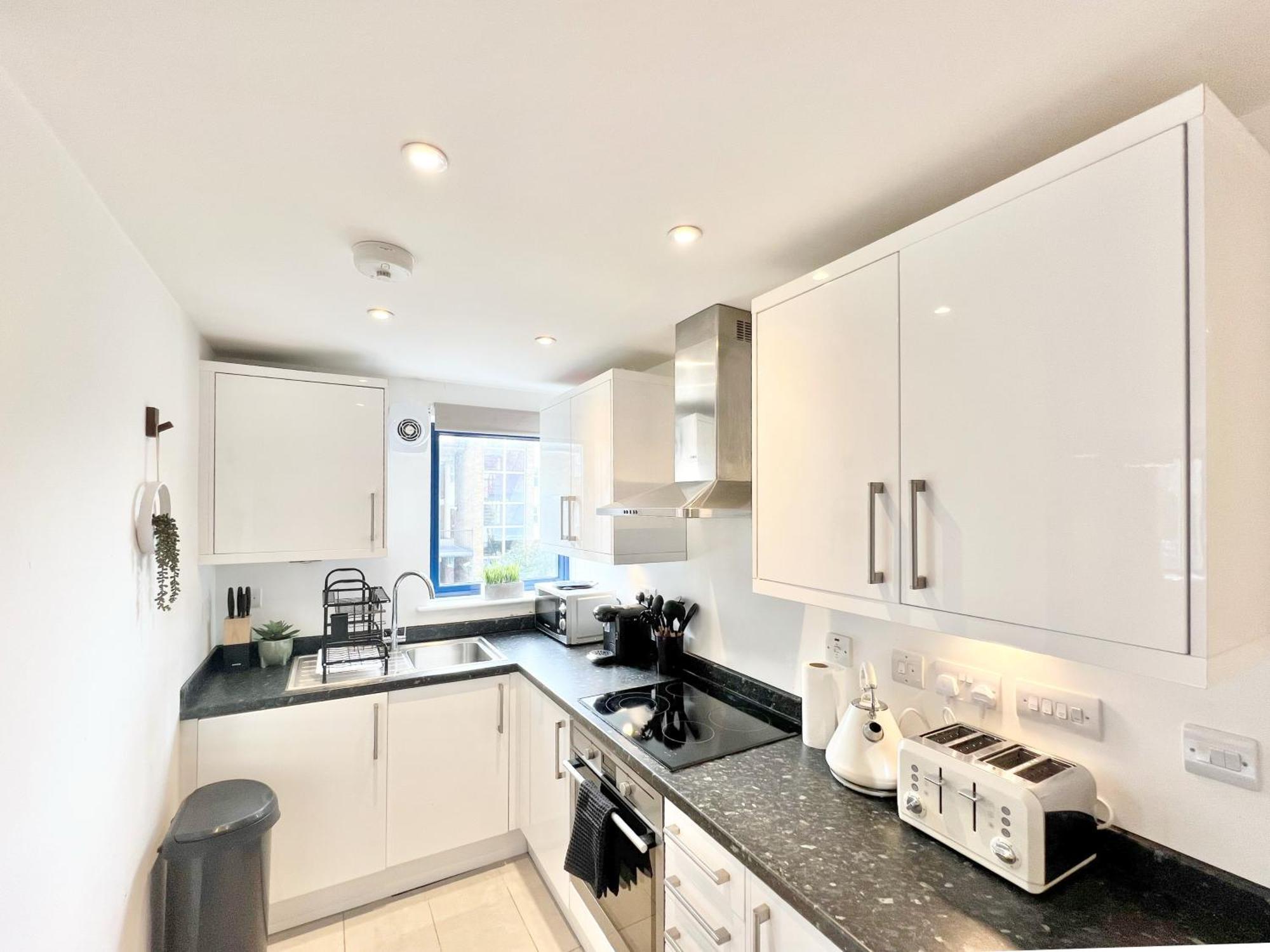 Weekly Or Monthly - Relocation & Business - 4 Guests - By Hofin Stays Short Lets & Serviced Apartment *