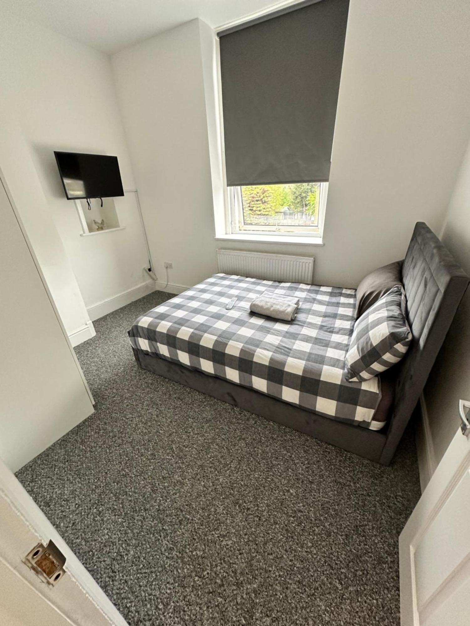 4 Bedroom House Upper Tulse Hill, London, Sw2 2rp *