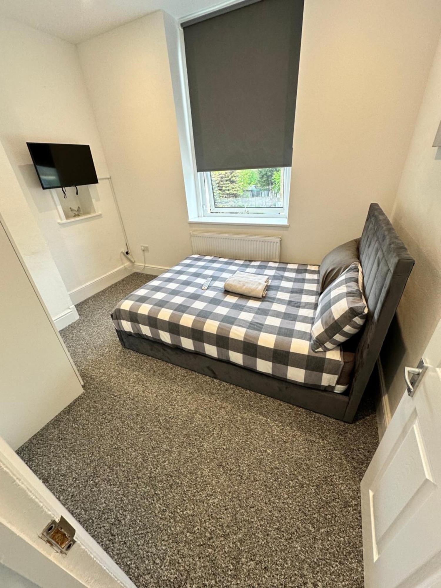 4 Bedroom House Upper Tulse Hill, London, Sw2 2rp Apartment