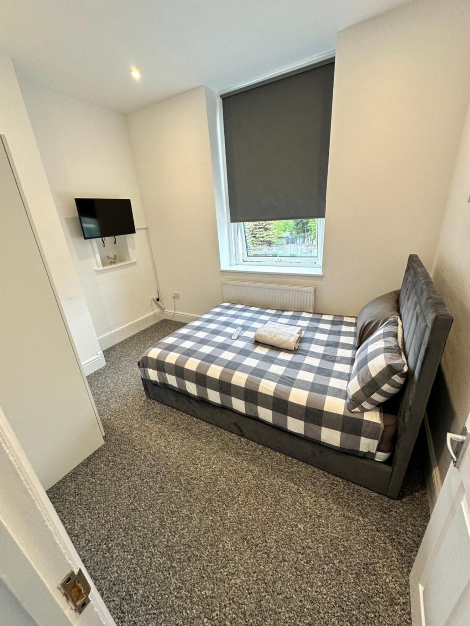 Apartment 4 Bedroom House Upper Tulse Hill, London, Sw2 2rp London