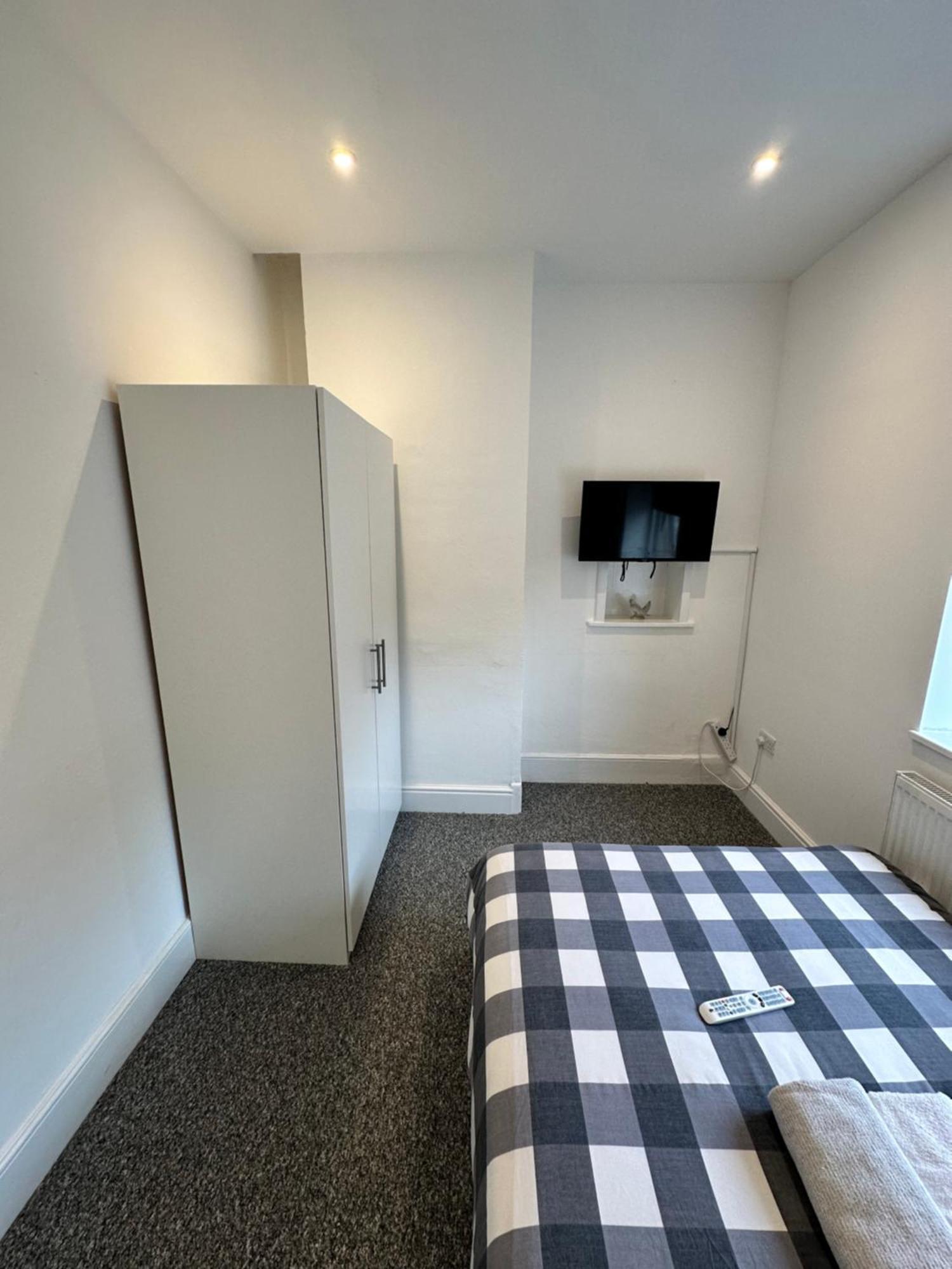 4 Bedroom House Upper Tulse Hill, London, Sw2 2rp Apartment