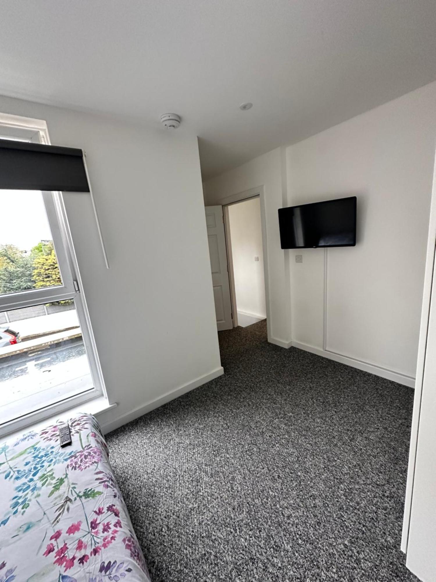 4 Bedroom House Upper Tulse Hill, London, Sw2 2rp *