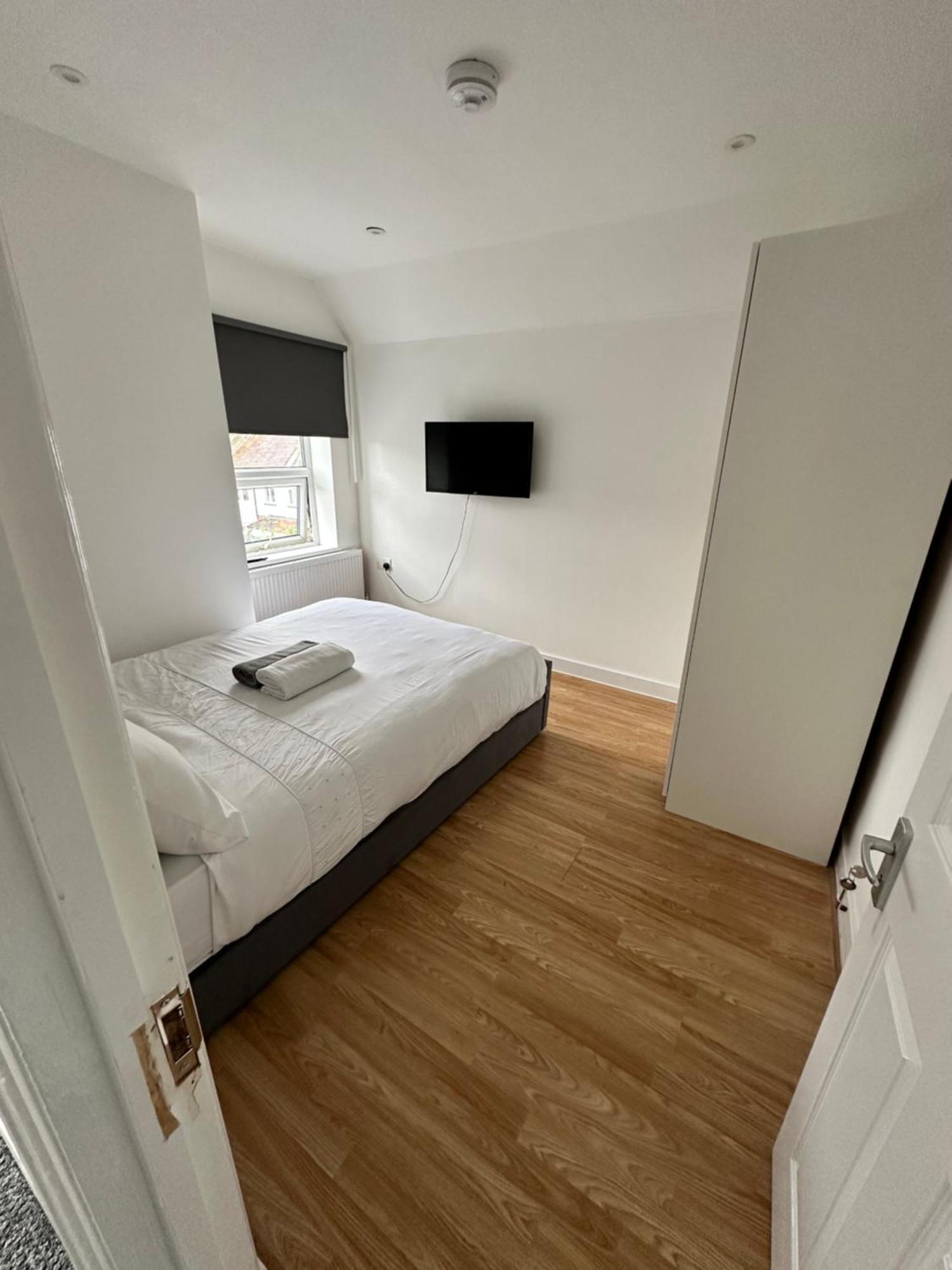 4 Bedroom House Upper Tulse Hill, London, Sw2 2rp Apartment