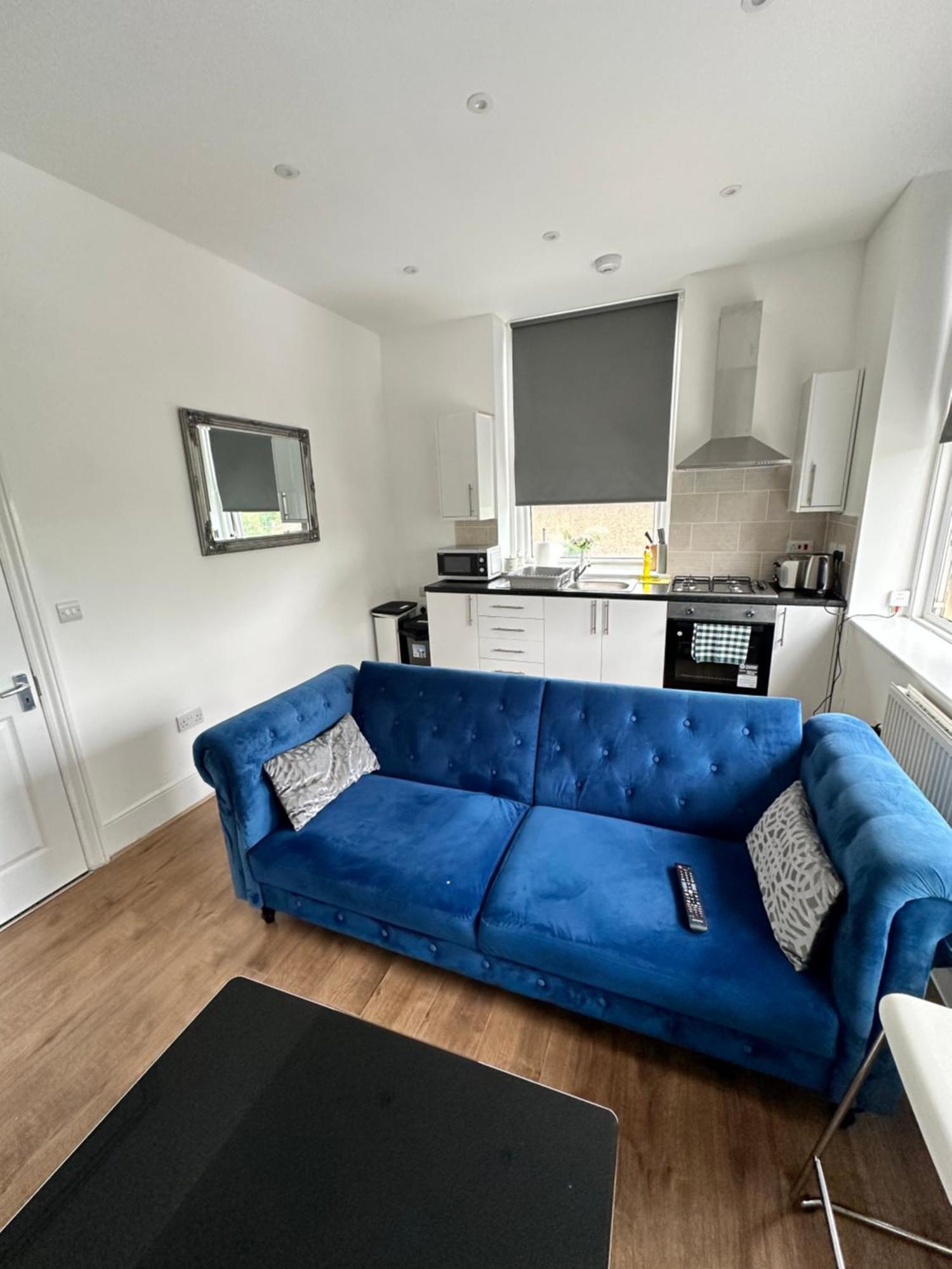 4 Bedroom House Upper Tulse Hill, London, Sw2 2rp Apartment *