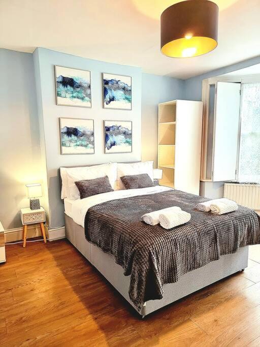 Spacious 2 Bedroom 3 Min Walk Mile End Station -sleeps 5 Lägenhet *