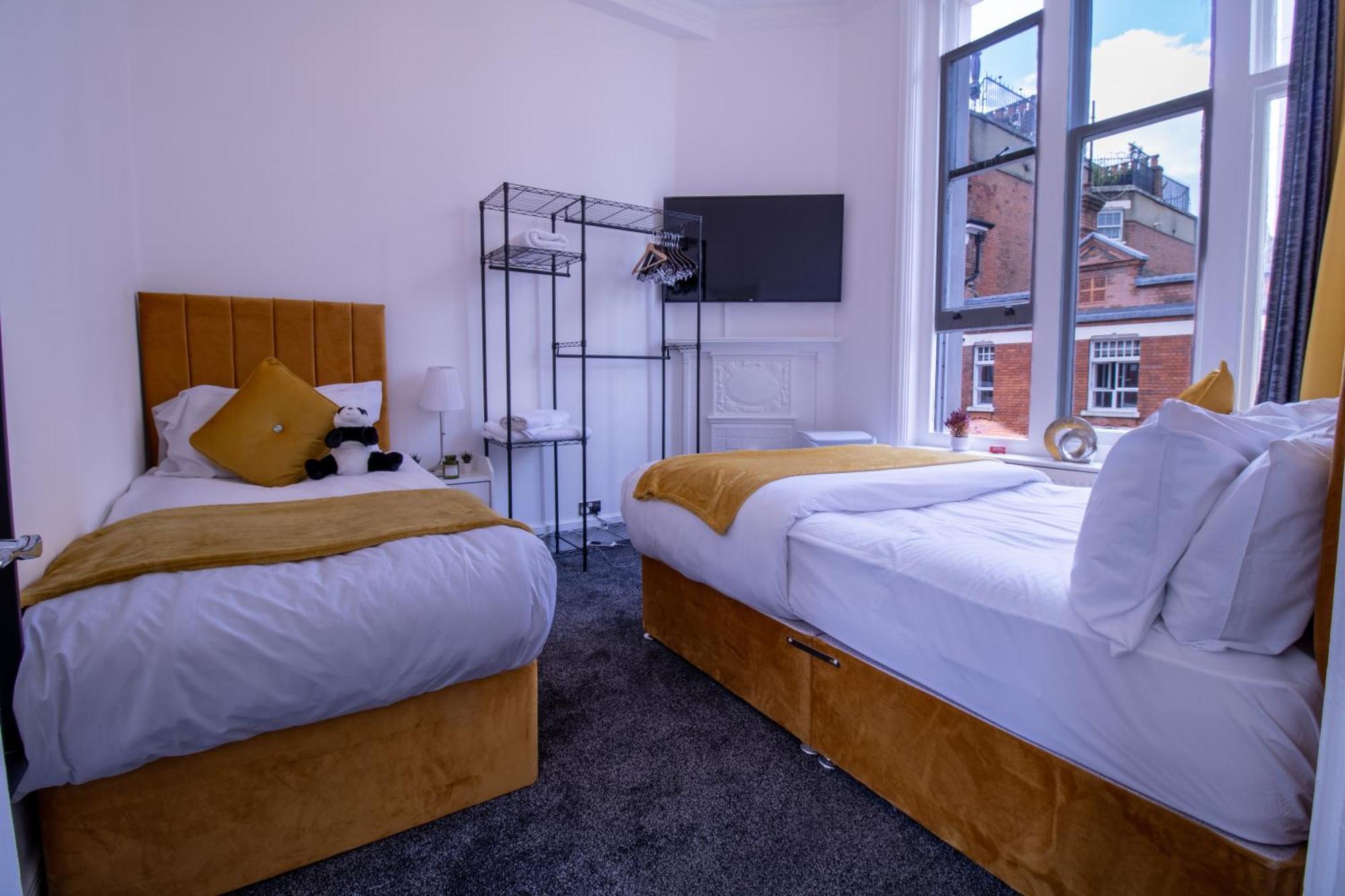 3 Bedroom On Oxford Street Gc4 *