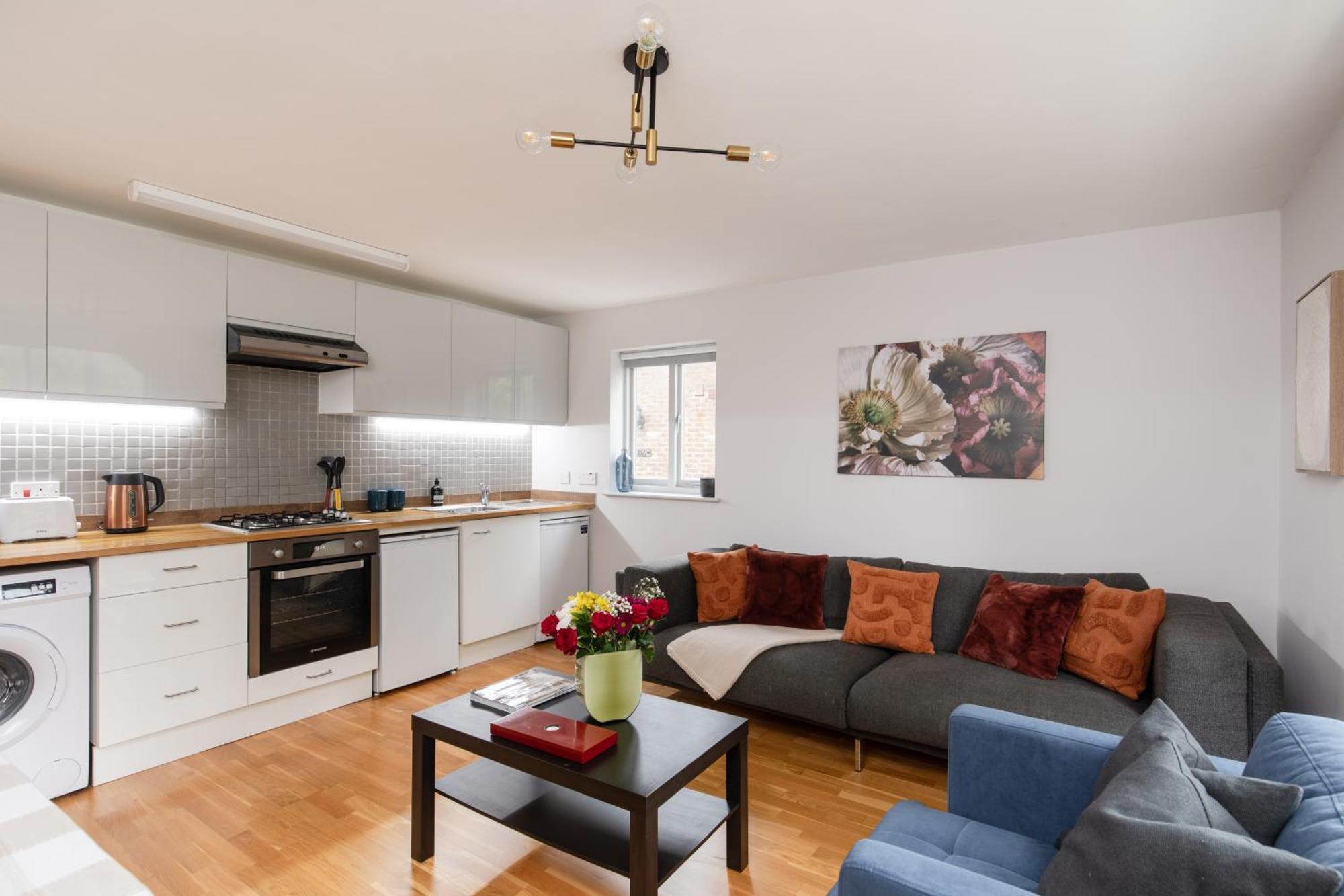 Stunning Flat 5 Min From Station Apartment *