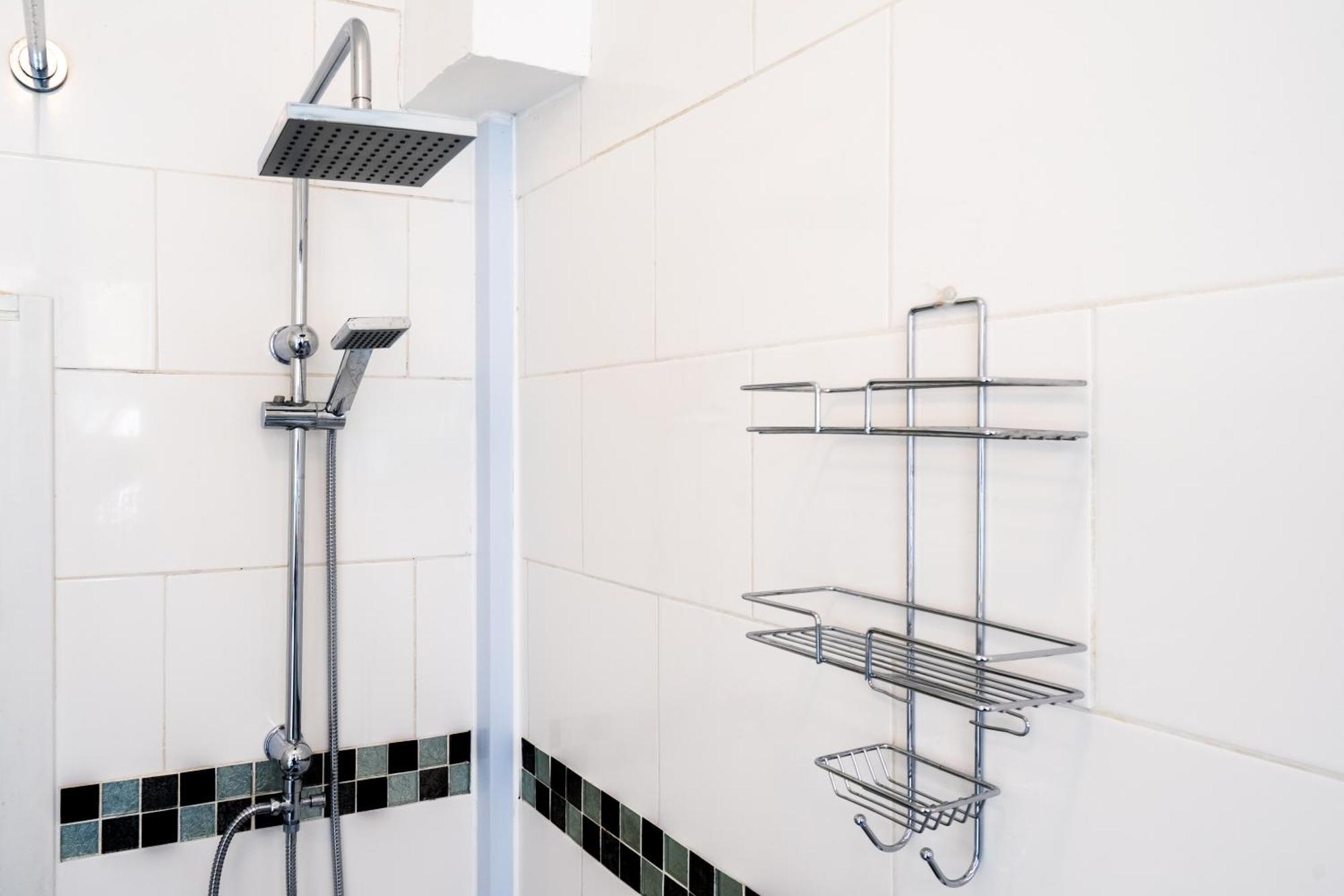 Modern 3 Bedroom In Wimbeldon Park Appartement *