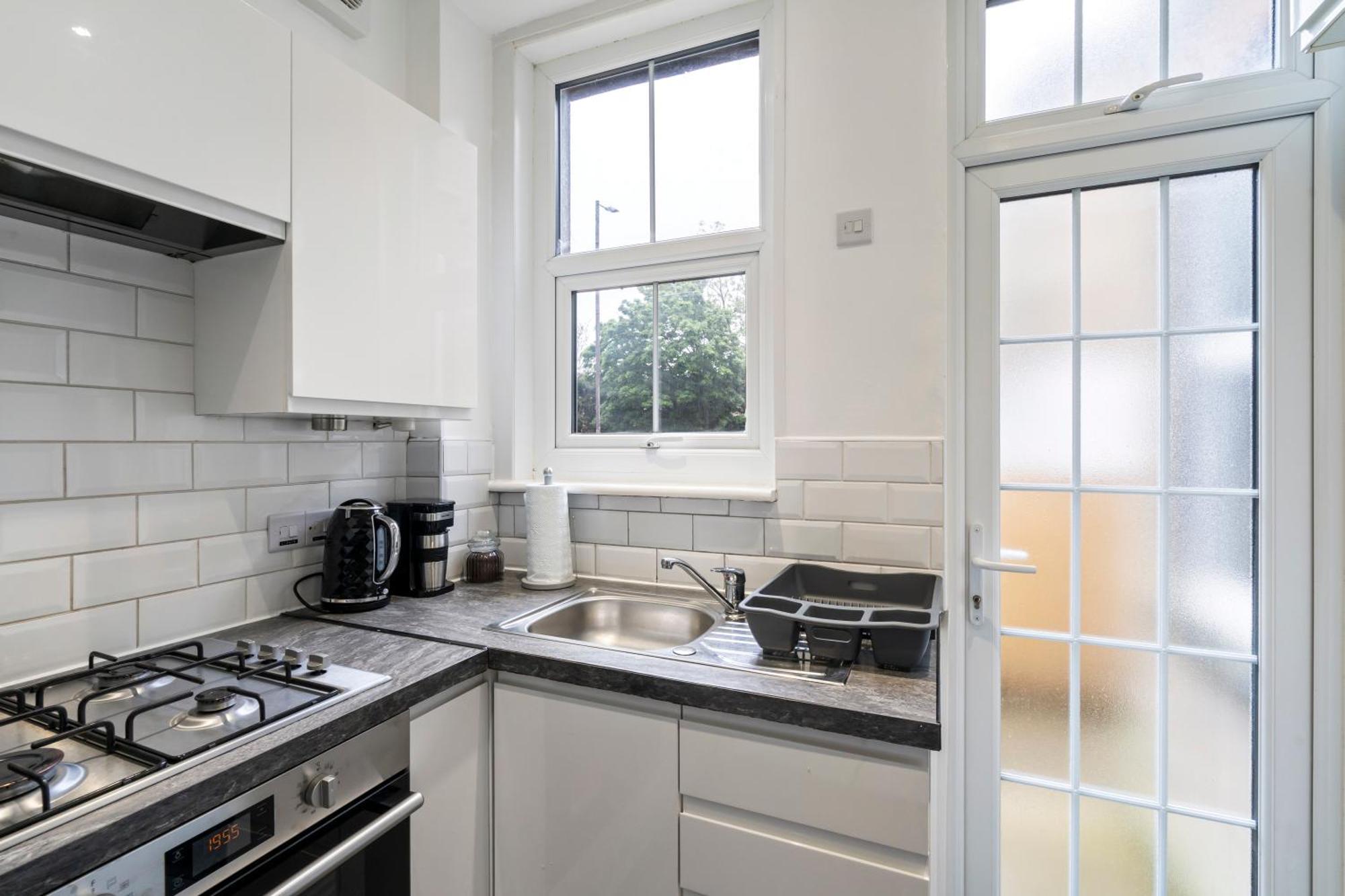 Modern 3 Bedroom In Wimbeldon Park * Londen