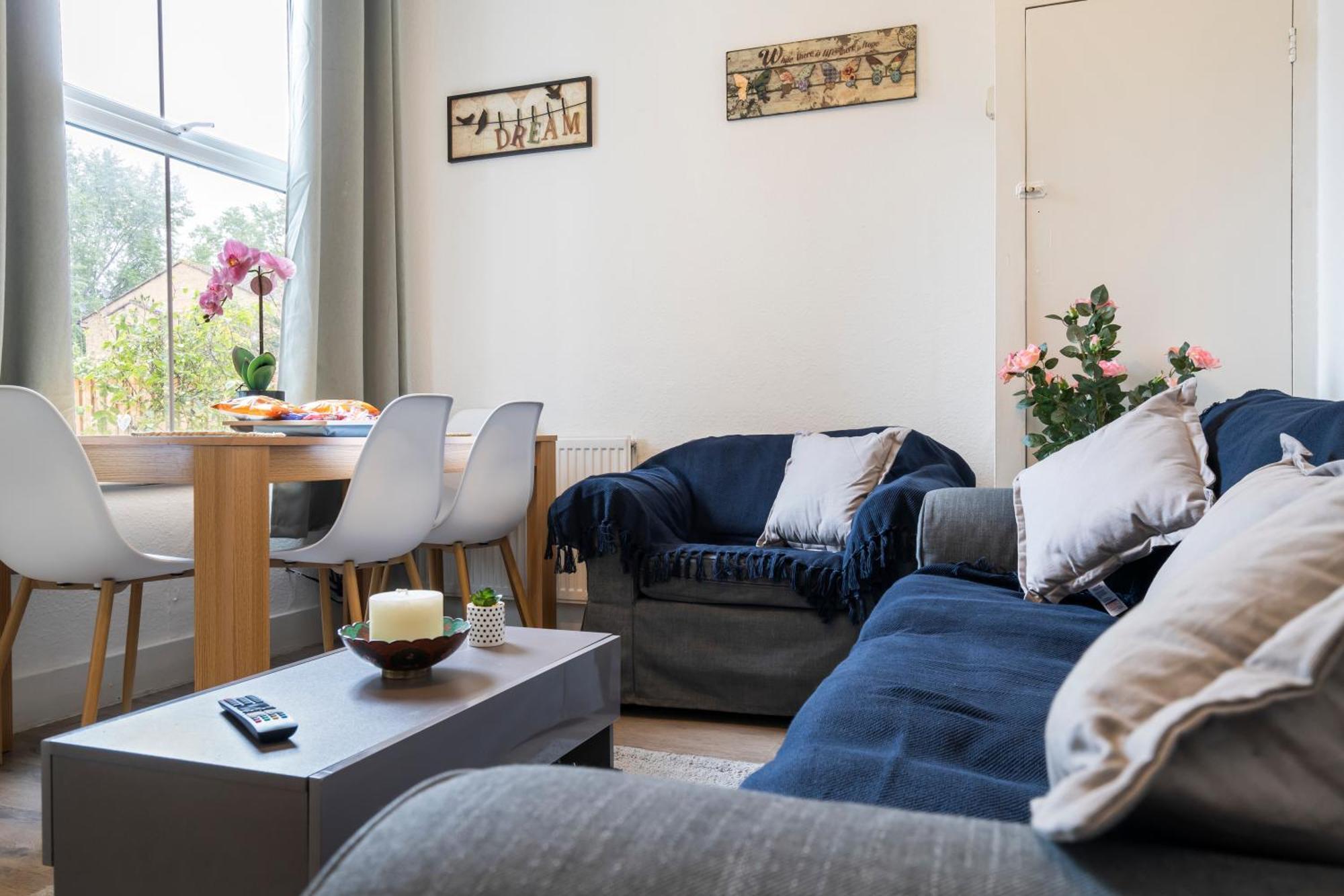 Appartement Modern 3 Bedroom In Wimbeldon Park Londen