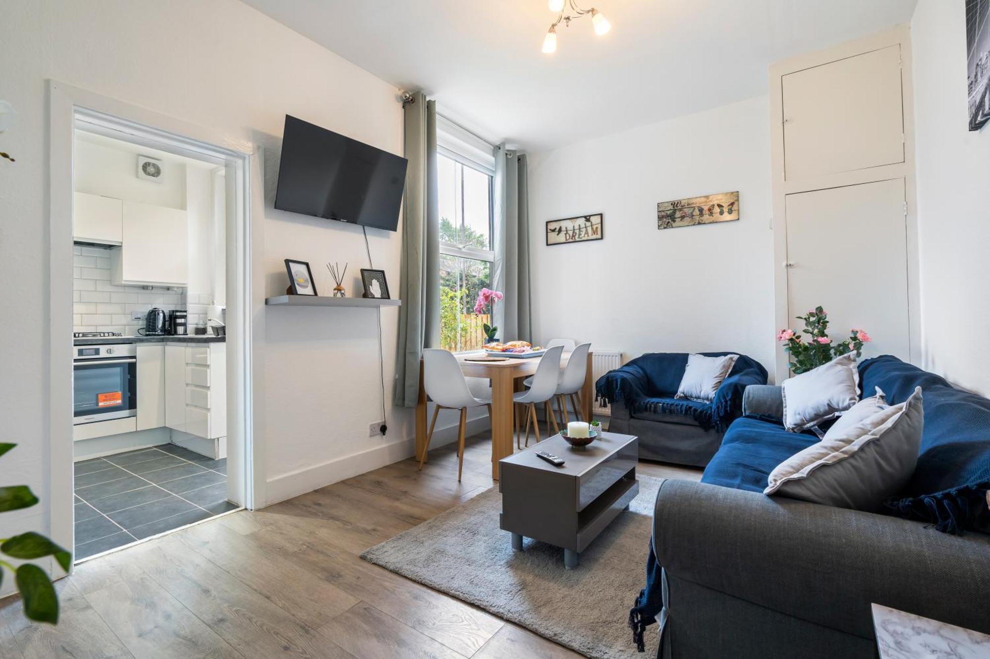 Modern 3 Bedroom In Wimbeldon Park Londen
