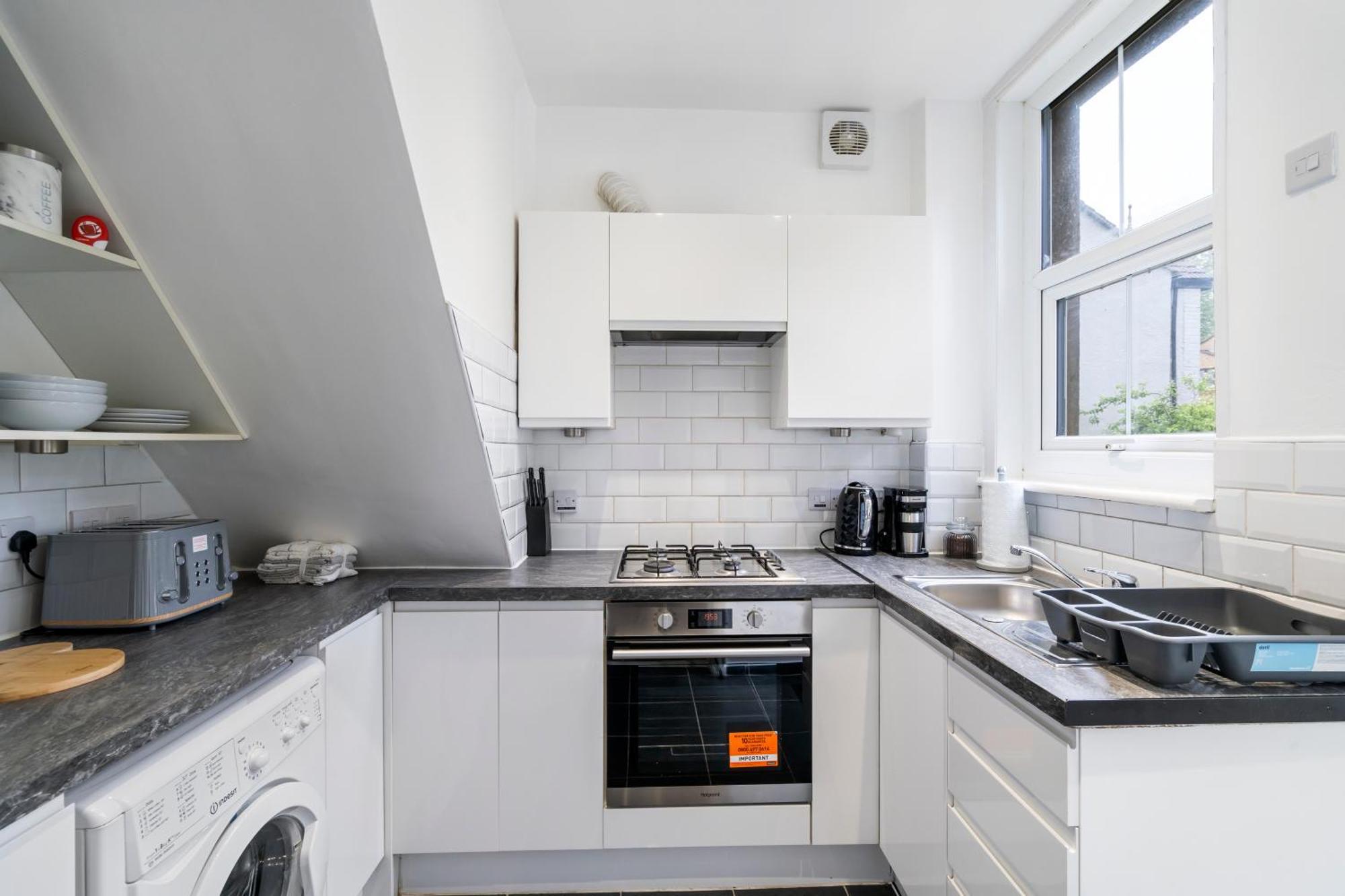 Modern 3 Bedroom In Wimbeldon Park Appartement *