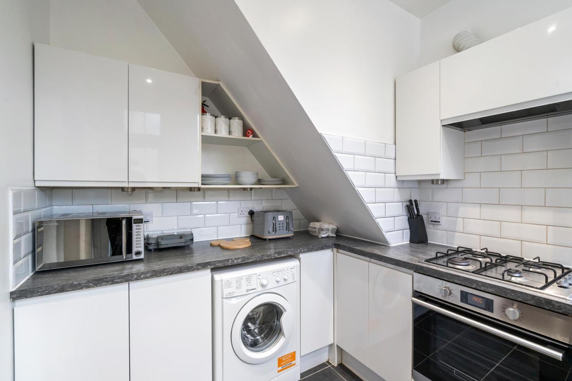 Modern 3 Bedroom In Wimbeldon Park Appartement *